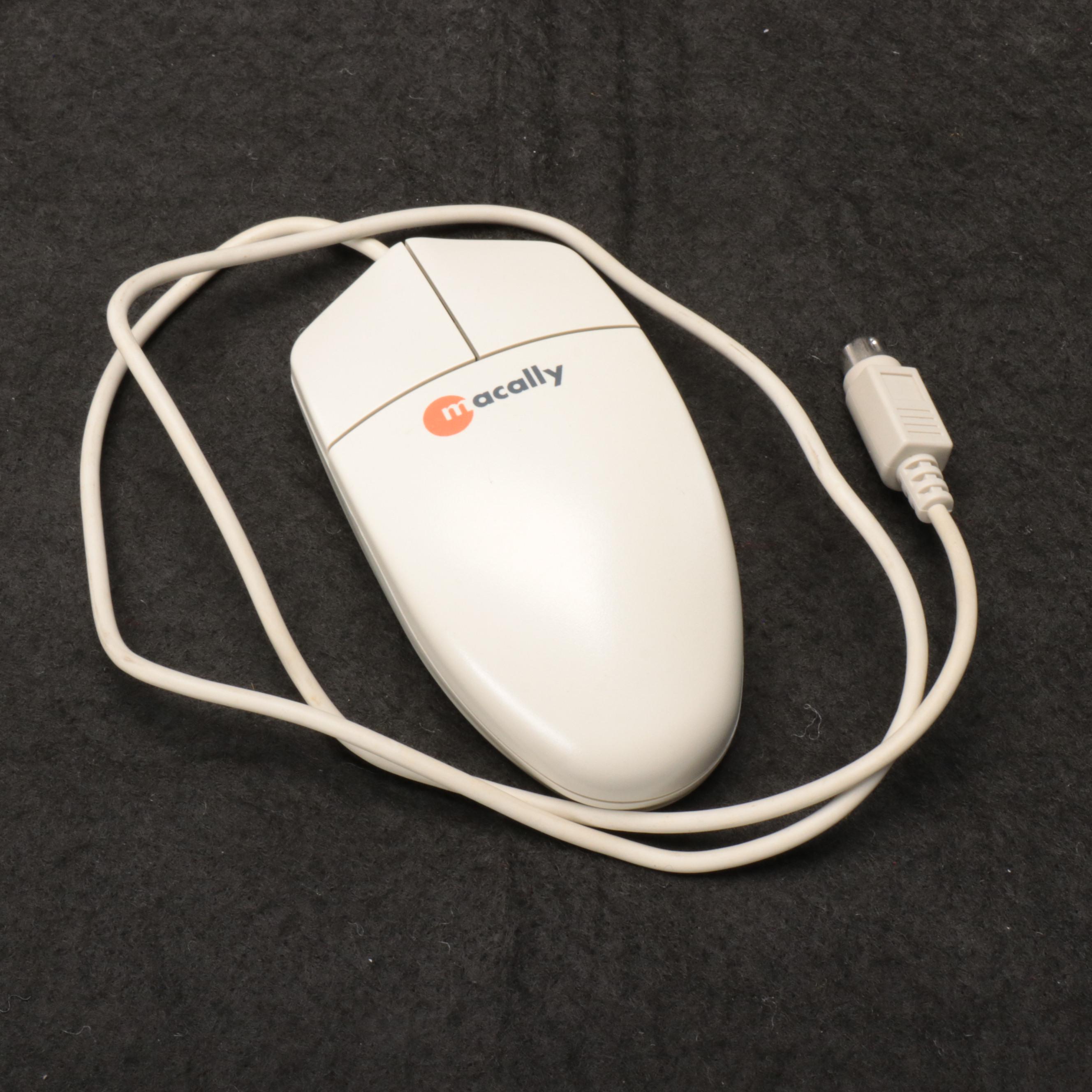 Apple Macintosh SE Model M5011 Personal Computer & Keyboard, 1986