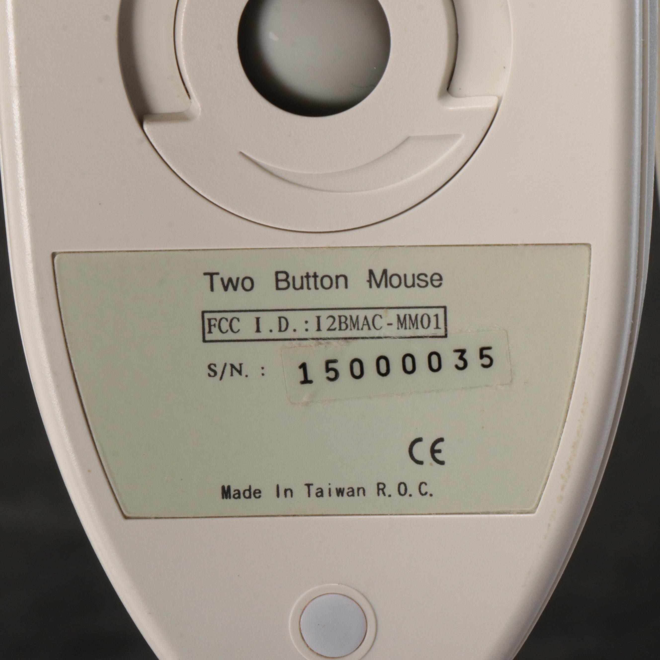 Apple Macintosh SE Model M5011 Personal Computer & Keyboard, 1986