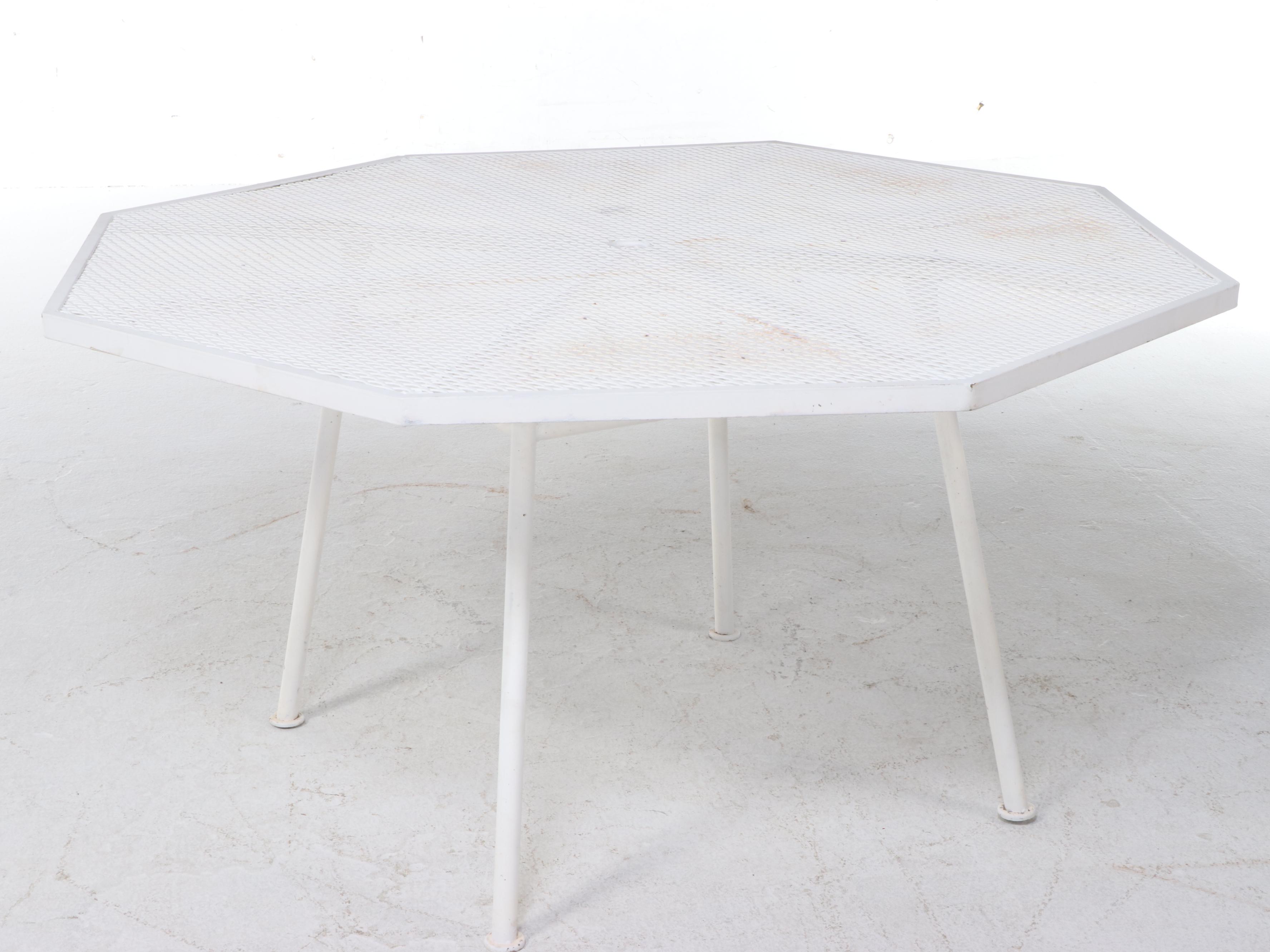 Four Russell Woodard "Sculptura" Mesh Patio Chairs with Octagonal Dining Table