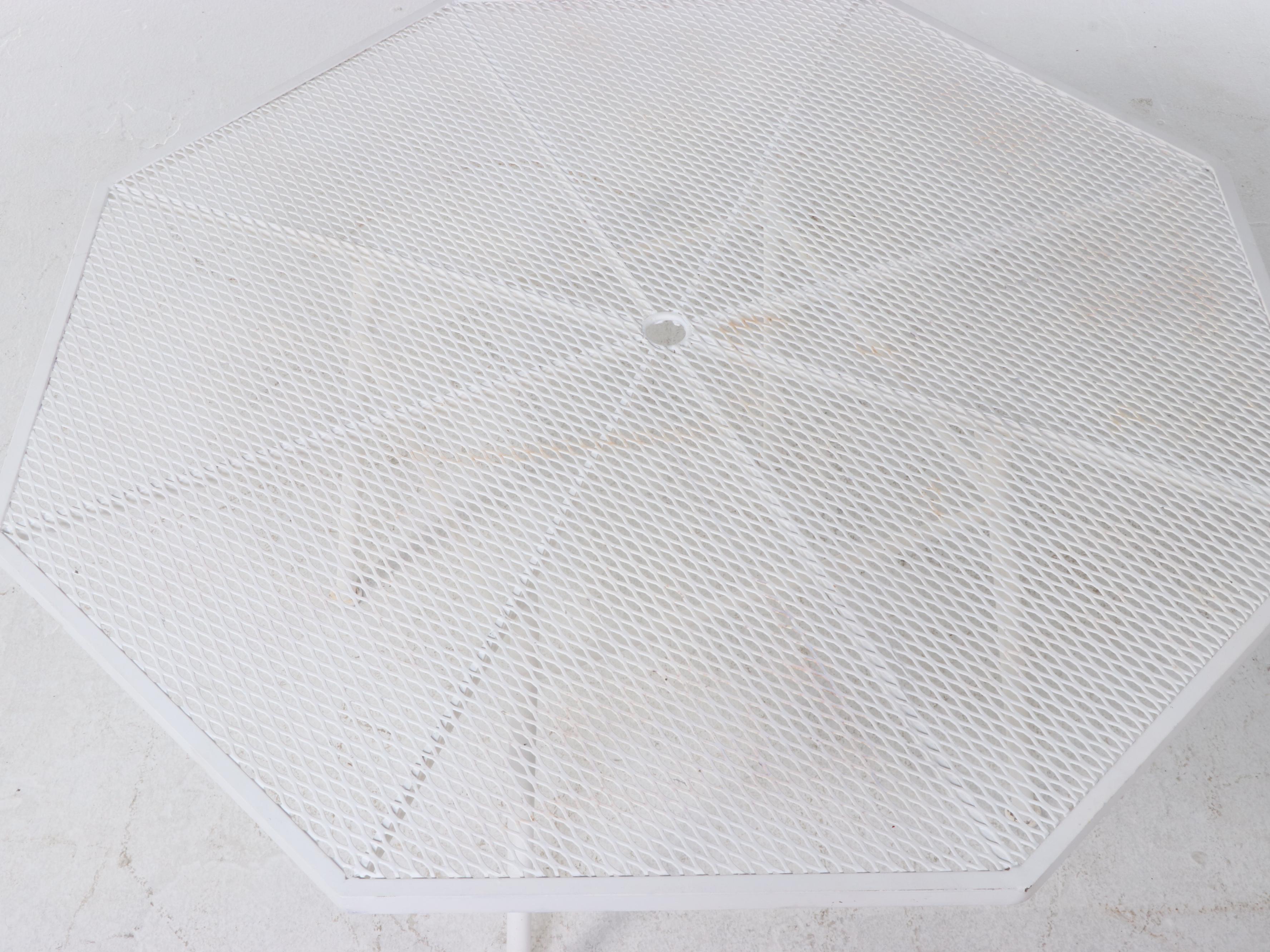 Four Russell Woodard "Sculptura" Mesh Patio Chairs with Octagonal Dining Table