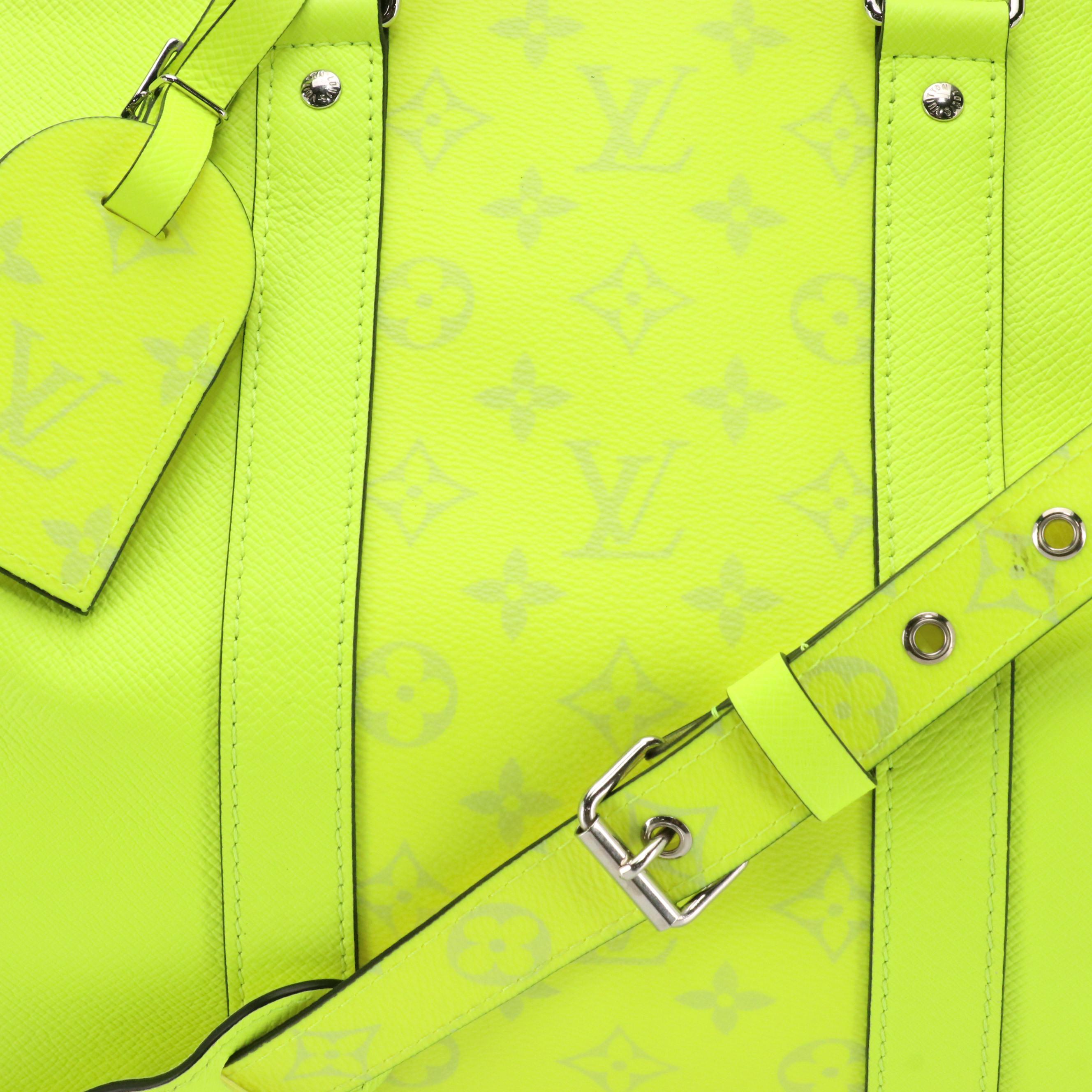 Louis Vuitton Keepall Bandoulière 50 in Neon Taïgarama Leather and Model Kodiak