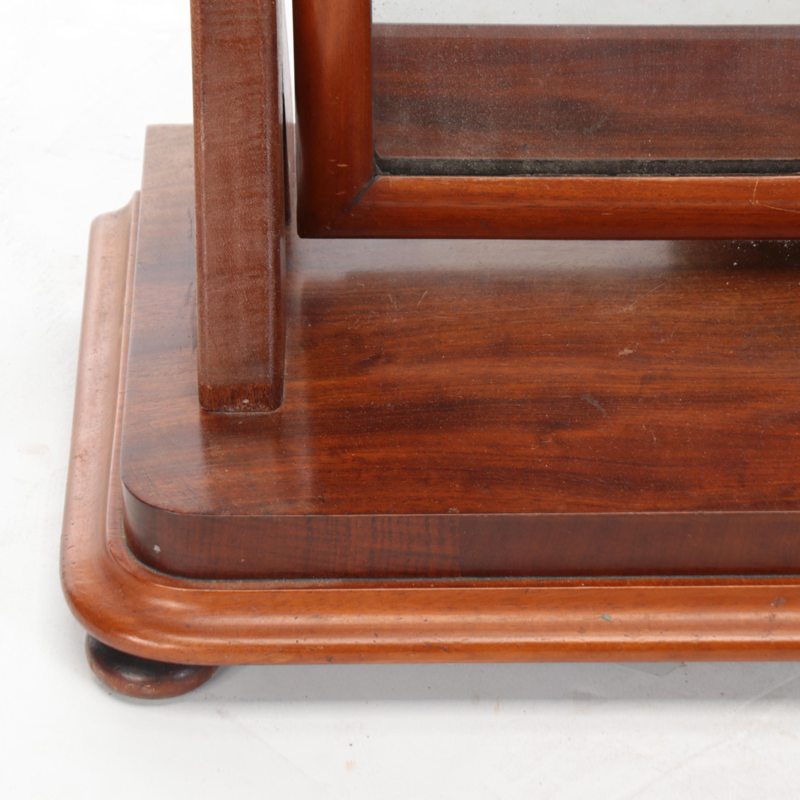 T.H. Filmer & Sons Mid-Victorian Mahogany Shaving Mirror, circa 1870