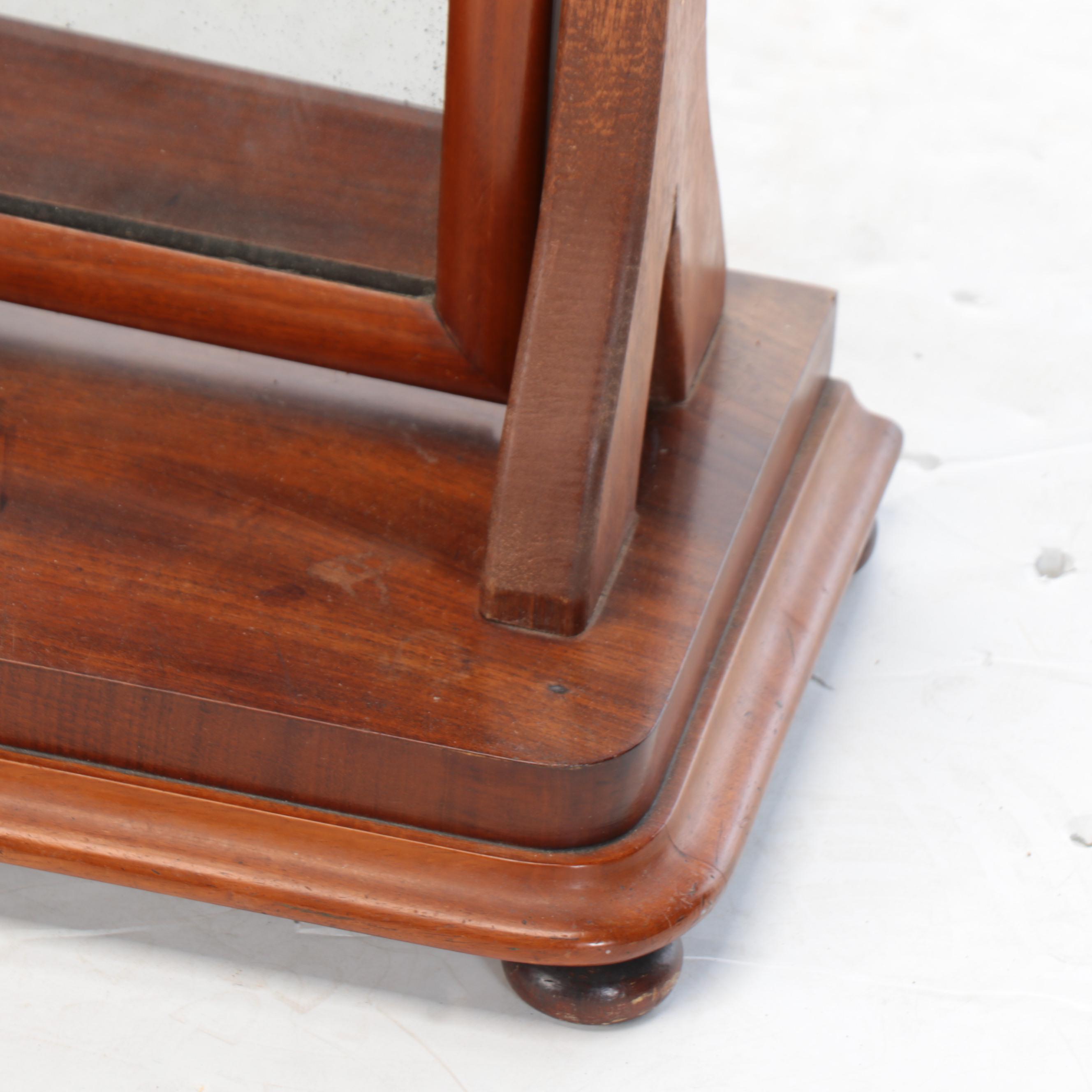 T.H. Filmer & Sons Mid-Victorian Mahogany Shaving Mirror, circa 1870