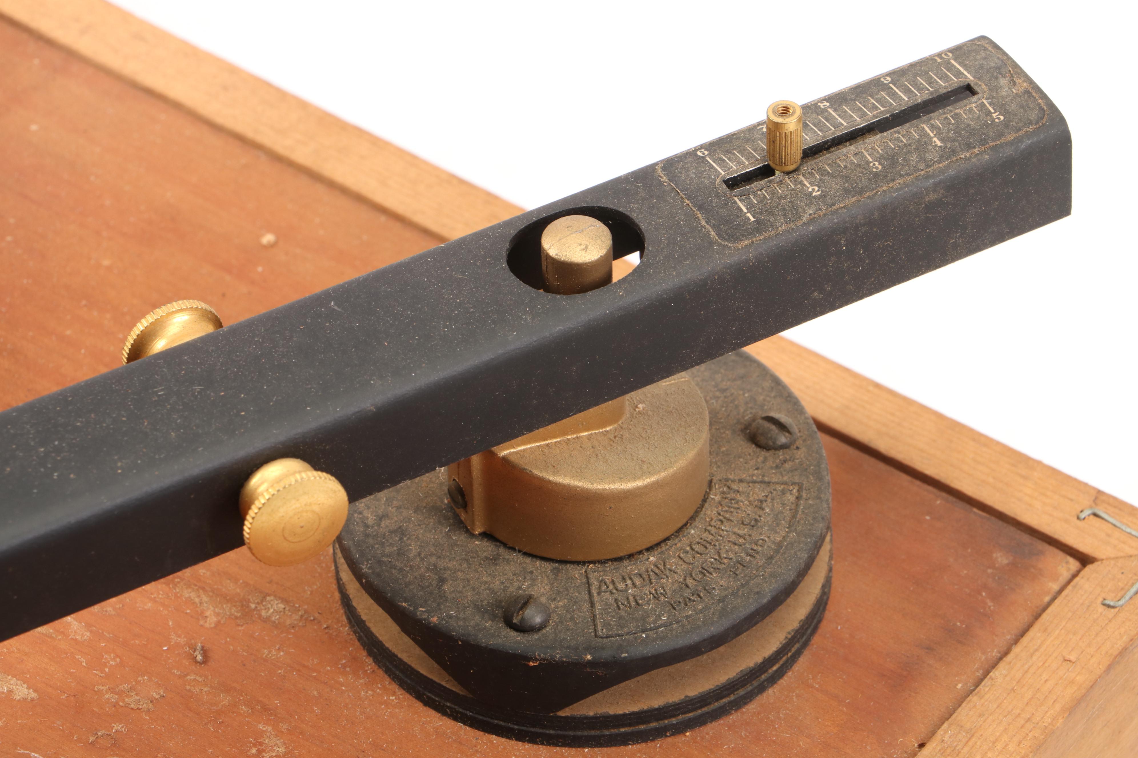 Rek-O-Kut Rondine Jr. Turntable with Audax Weighted Tonearm, 1950s