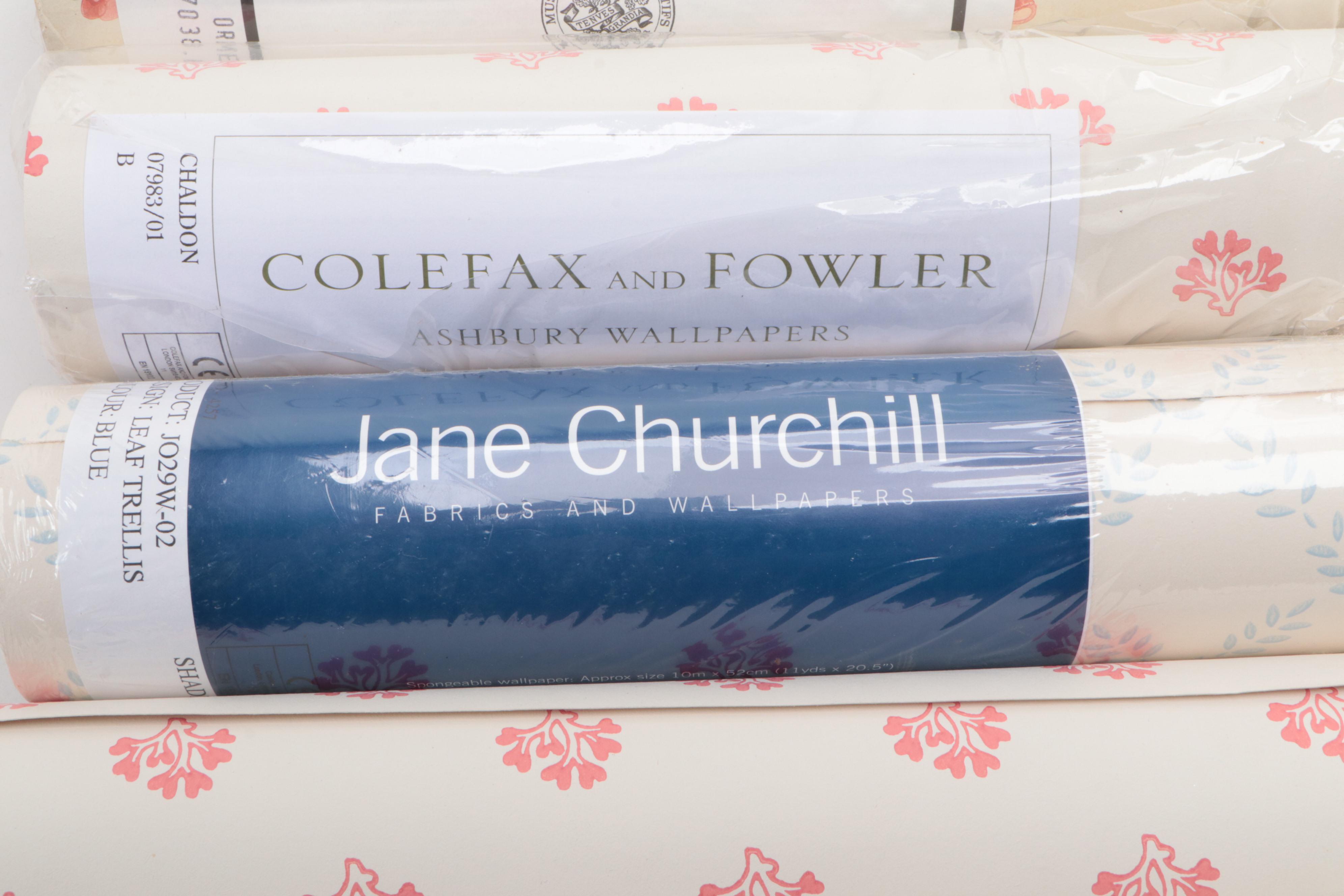 Colefax and Fowler Spongeable Wallpaper and Plain Border with More