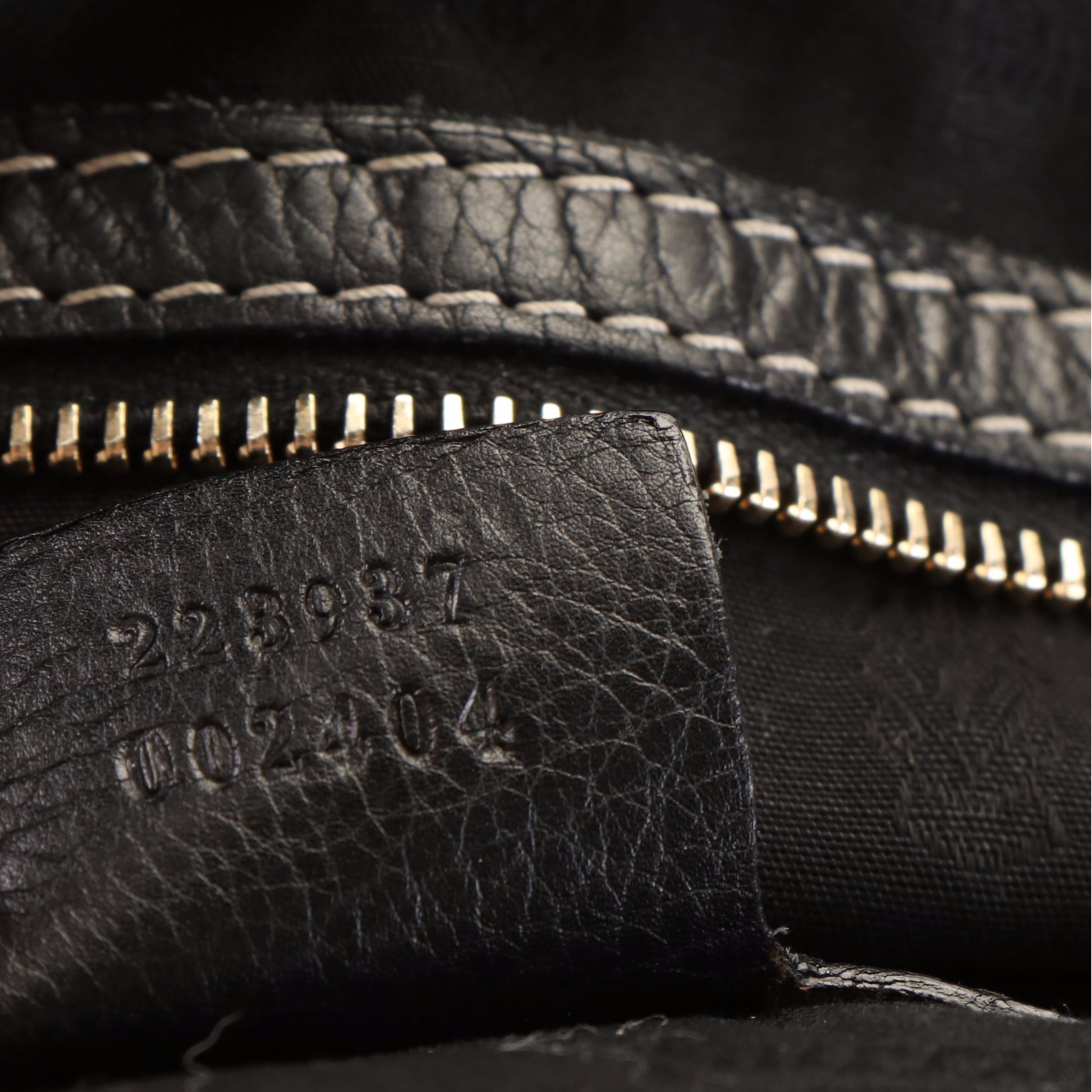 Gucci Medium Crest Boule Hobo Bag in Black Calfskin