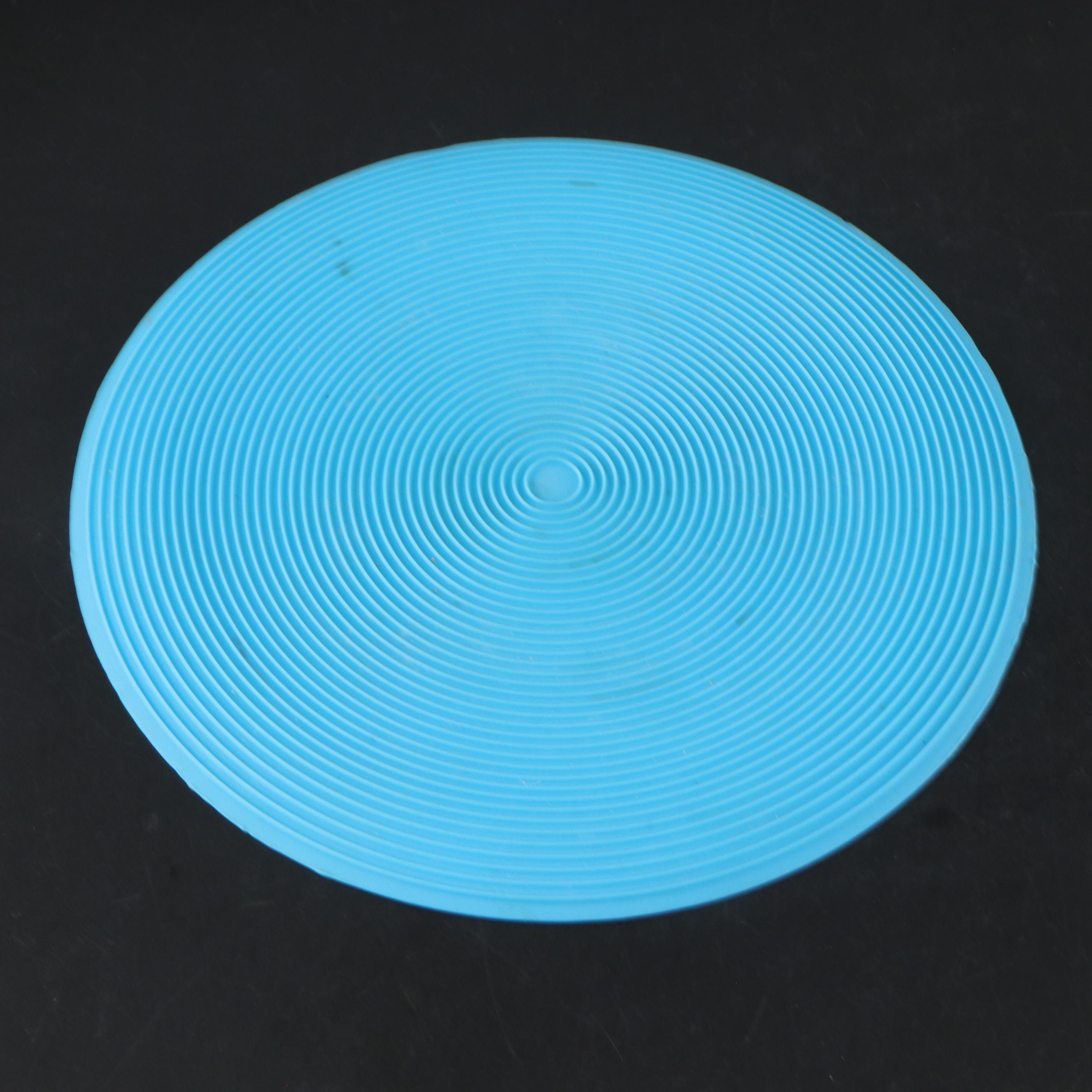 Pyrex Liquid Measuring Cups with All-Clad Pans and Ice Bucket