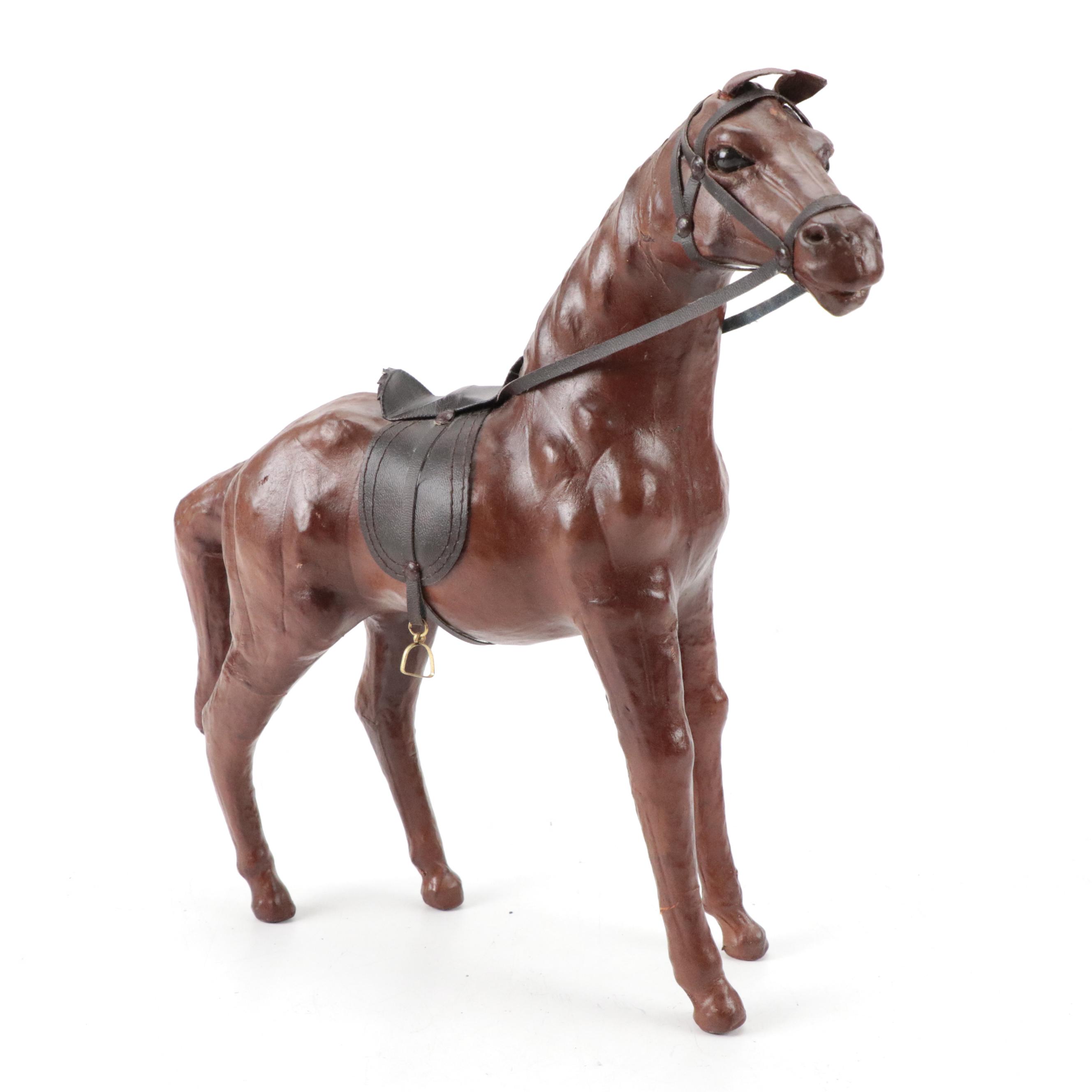 Byers' Choice Wood Carriage with Leather-Wrapped Horse Figurine
