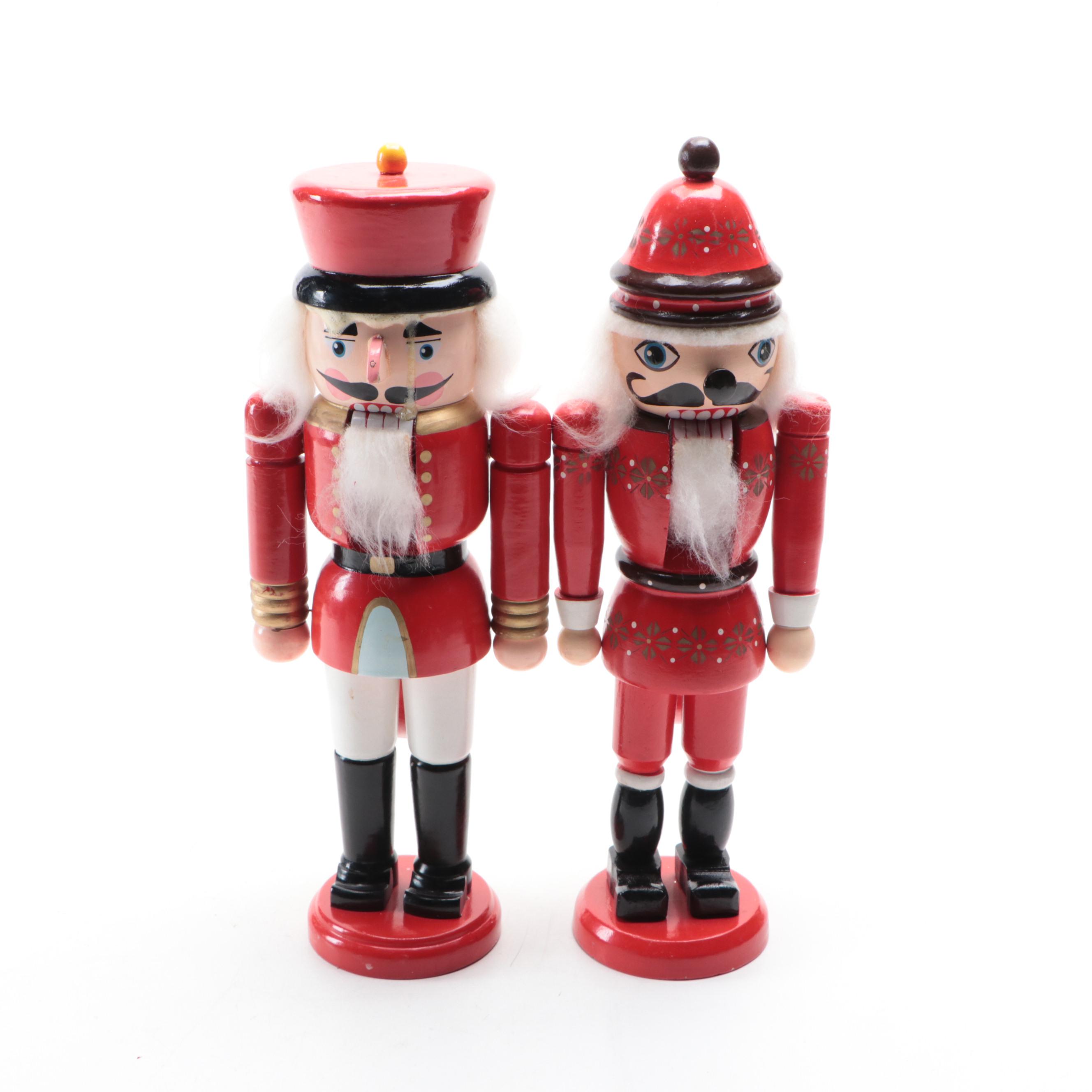 Wooden Nutcrackers with Santa Figurine and Artificial Greenery