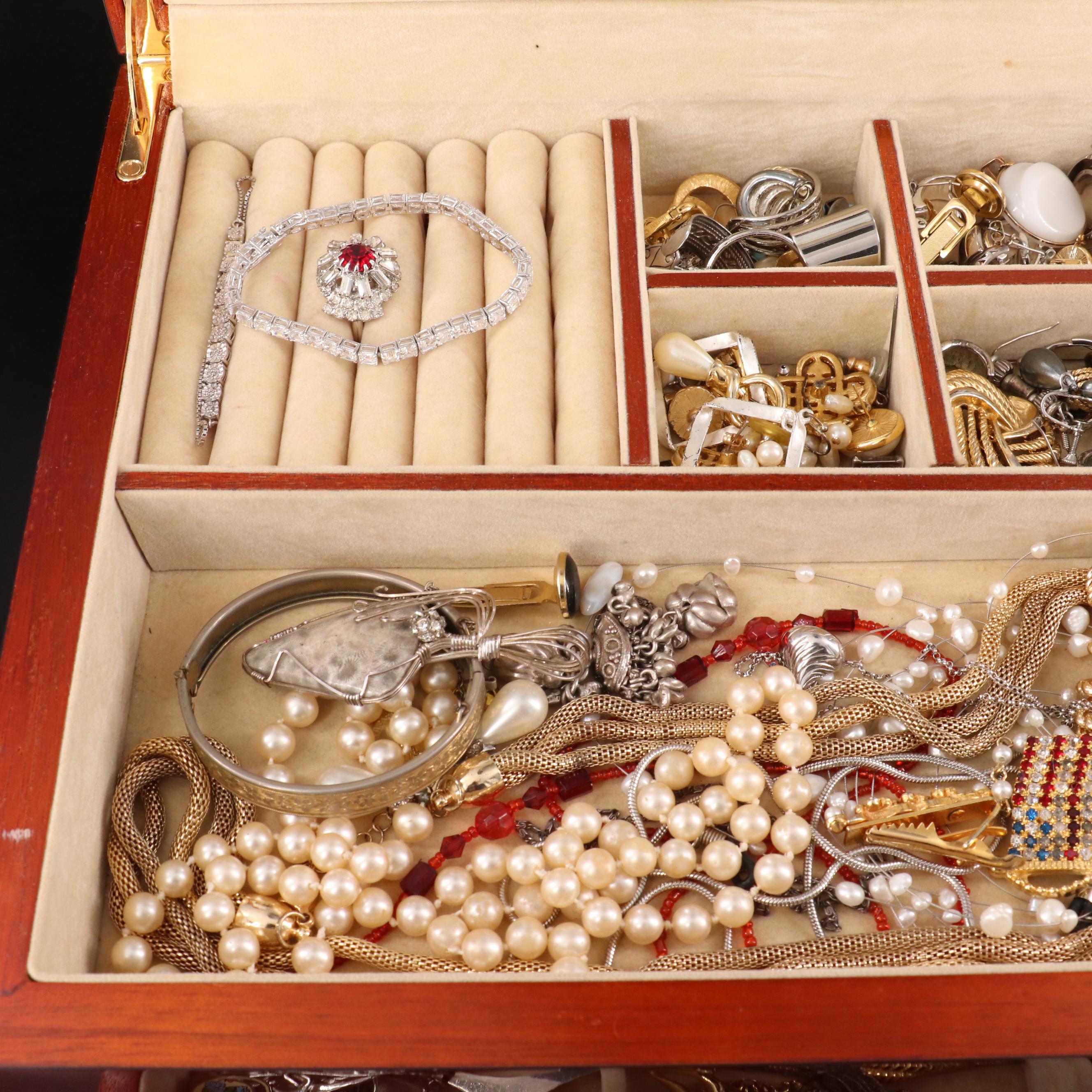 Uncommon Discoveries: Jewelry Collection