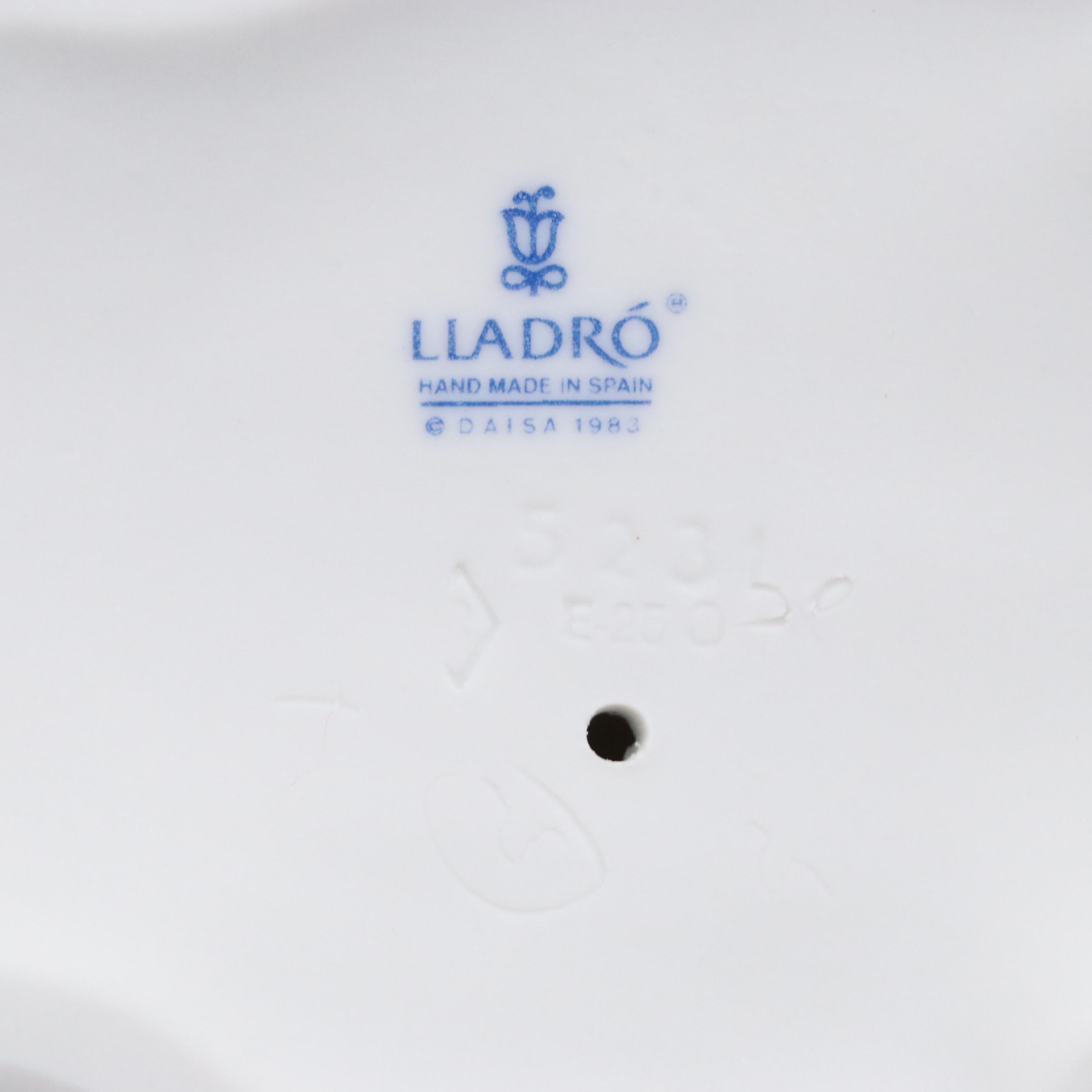 Lladró Porcelain Swan Figurine on Wooden Base