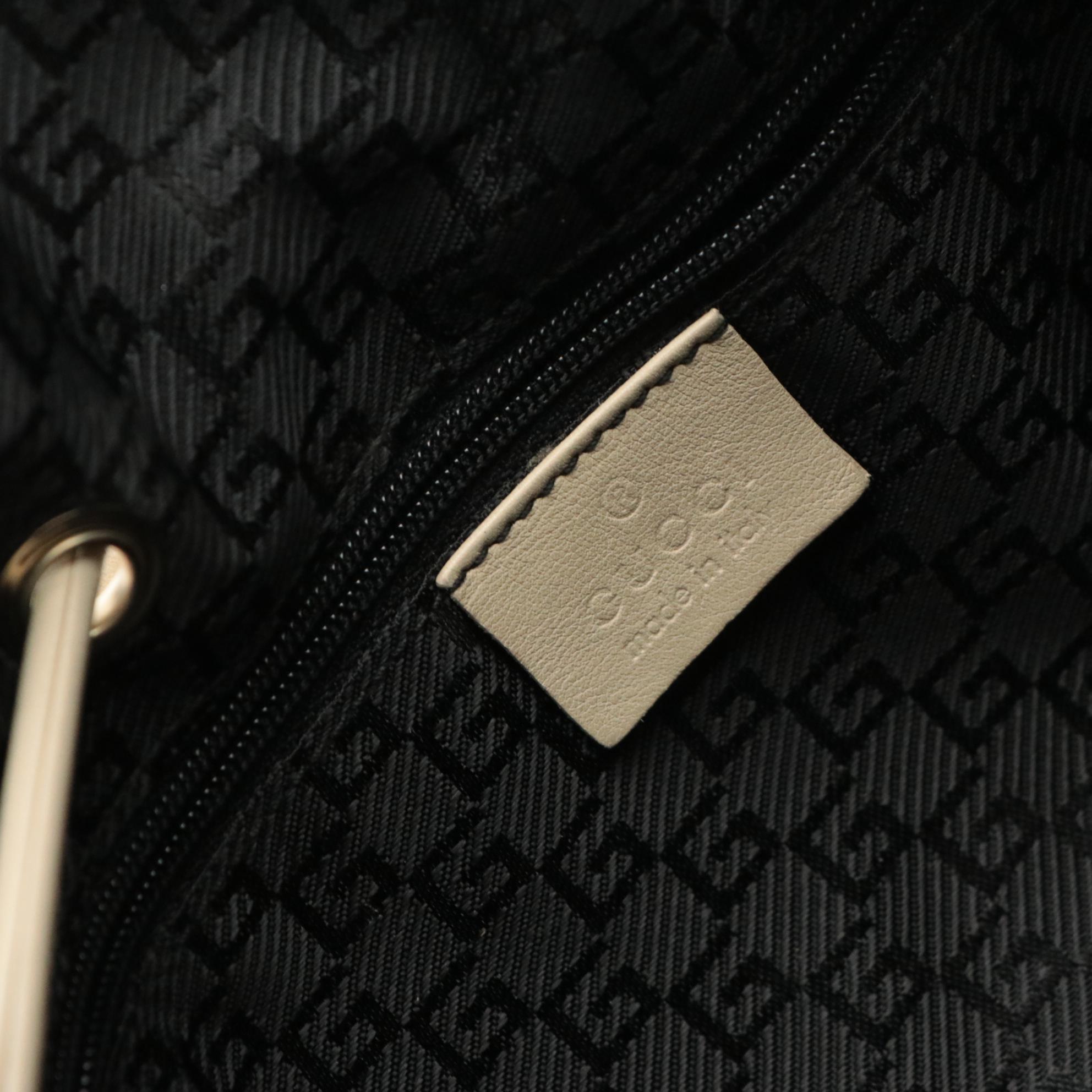 Gucci Drawstring Shoulder Bag in Neutral Calfskin Leather