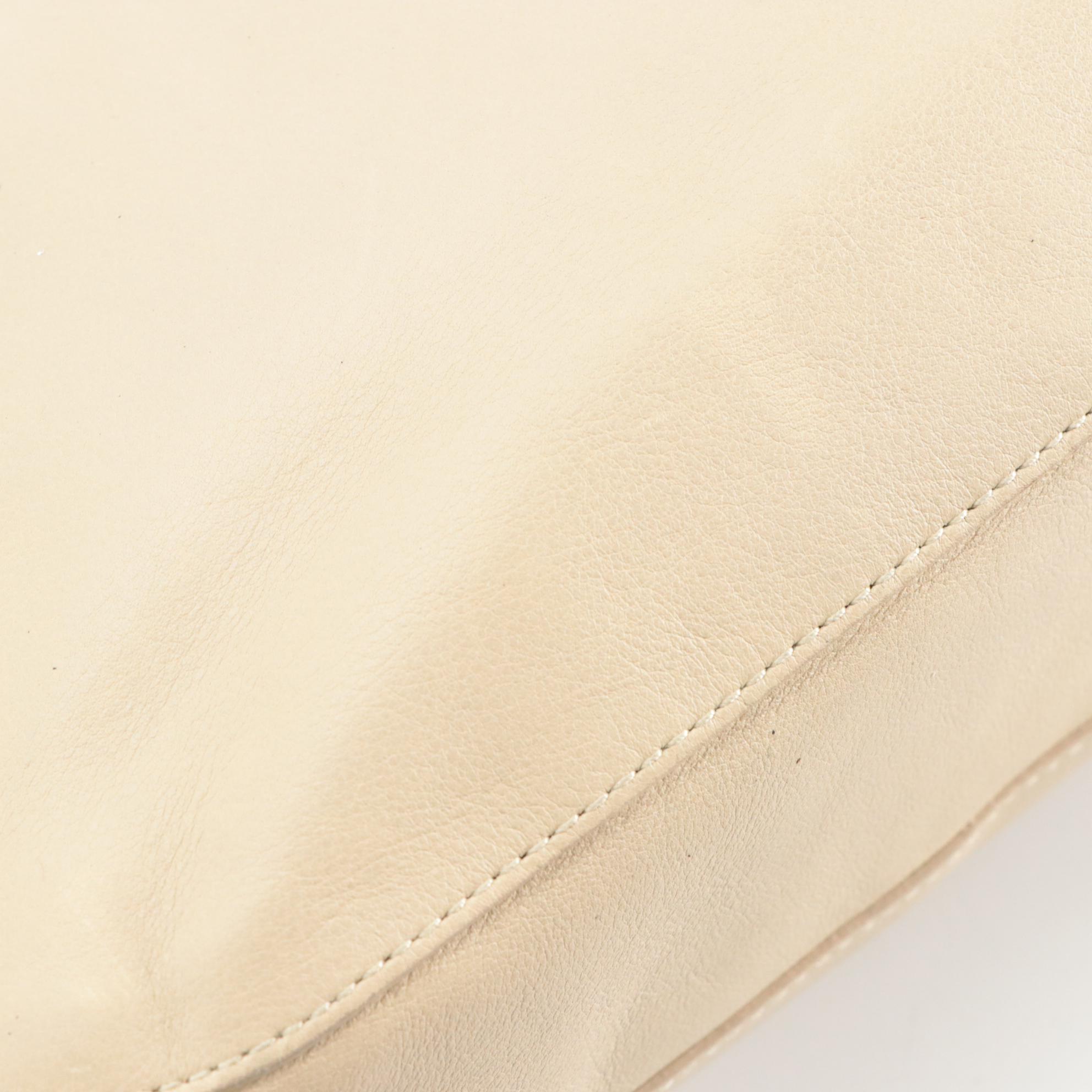 Gucci Drawstring Shoulder Bag in Neutral Calfskin Leather