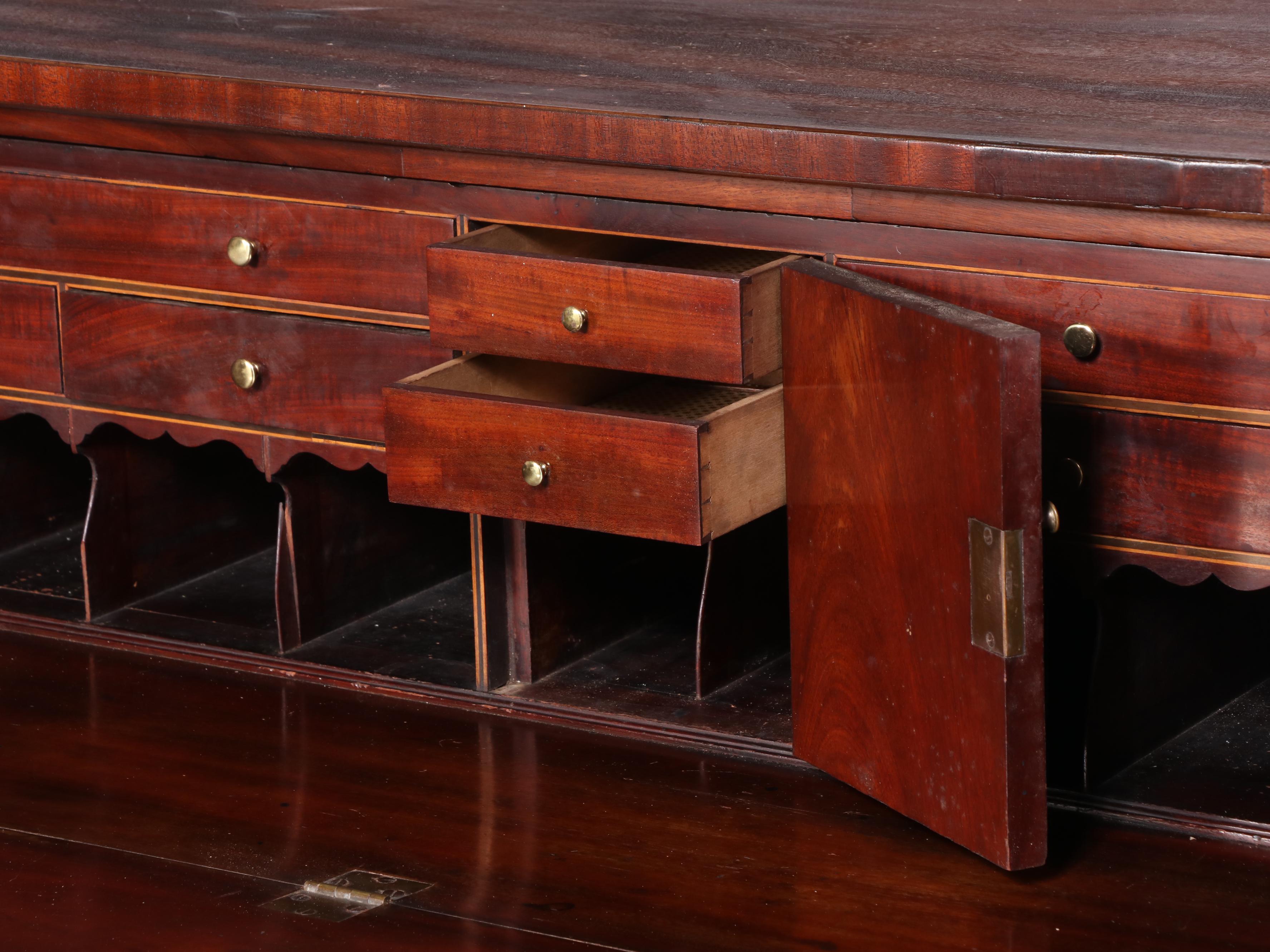 Federal Flame Mahogany and String-Inlaid Butler's Desk, Early 19th Century