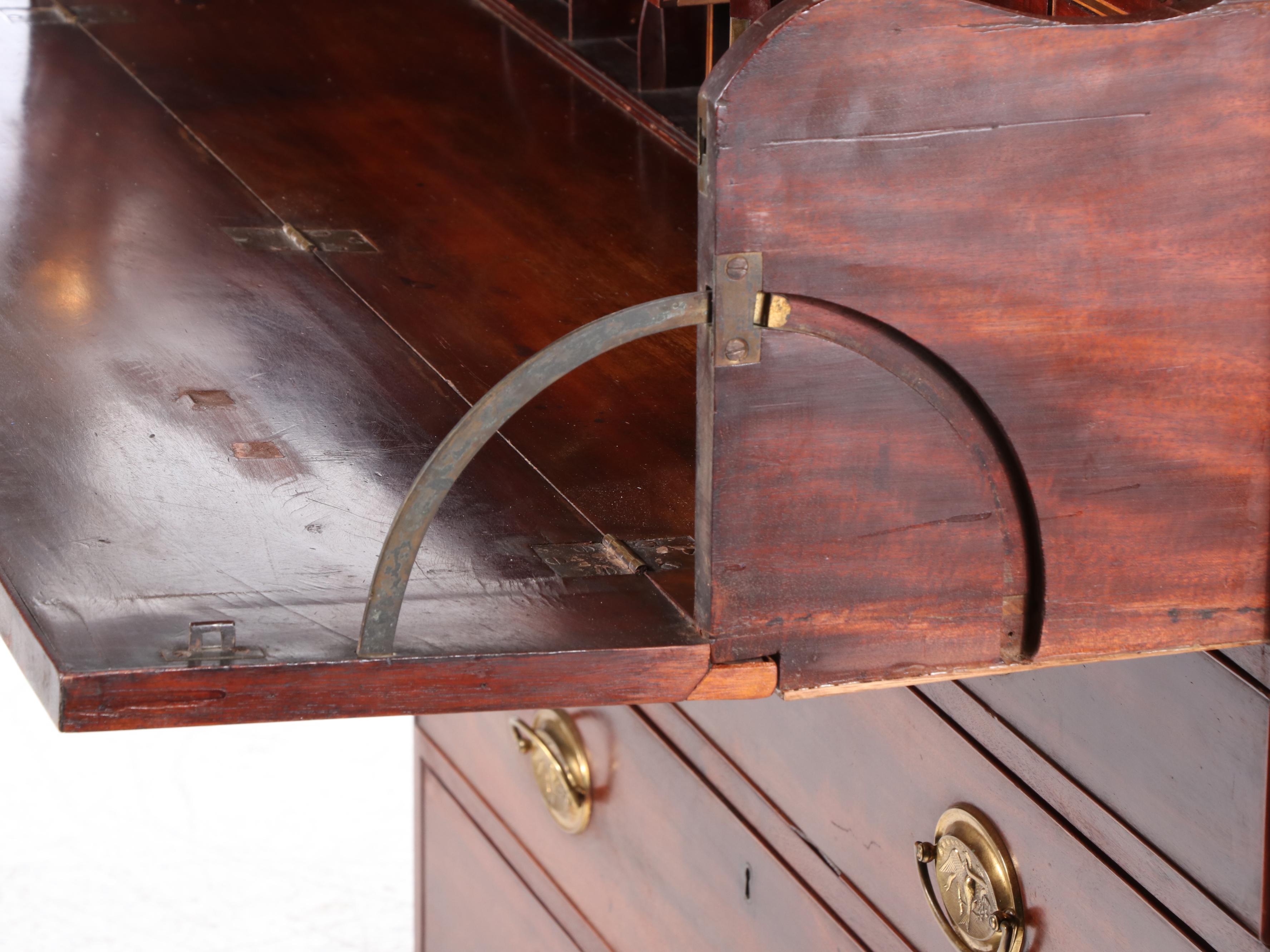 Federal Flame Mahogany and String-Inlaid Butler's Desk, Early 19th Century
