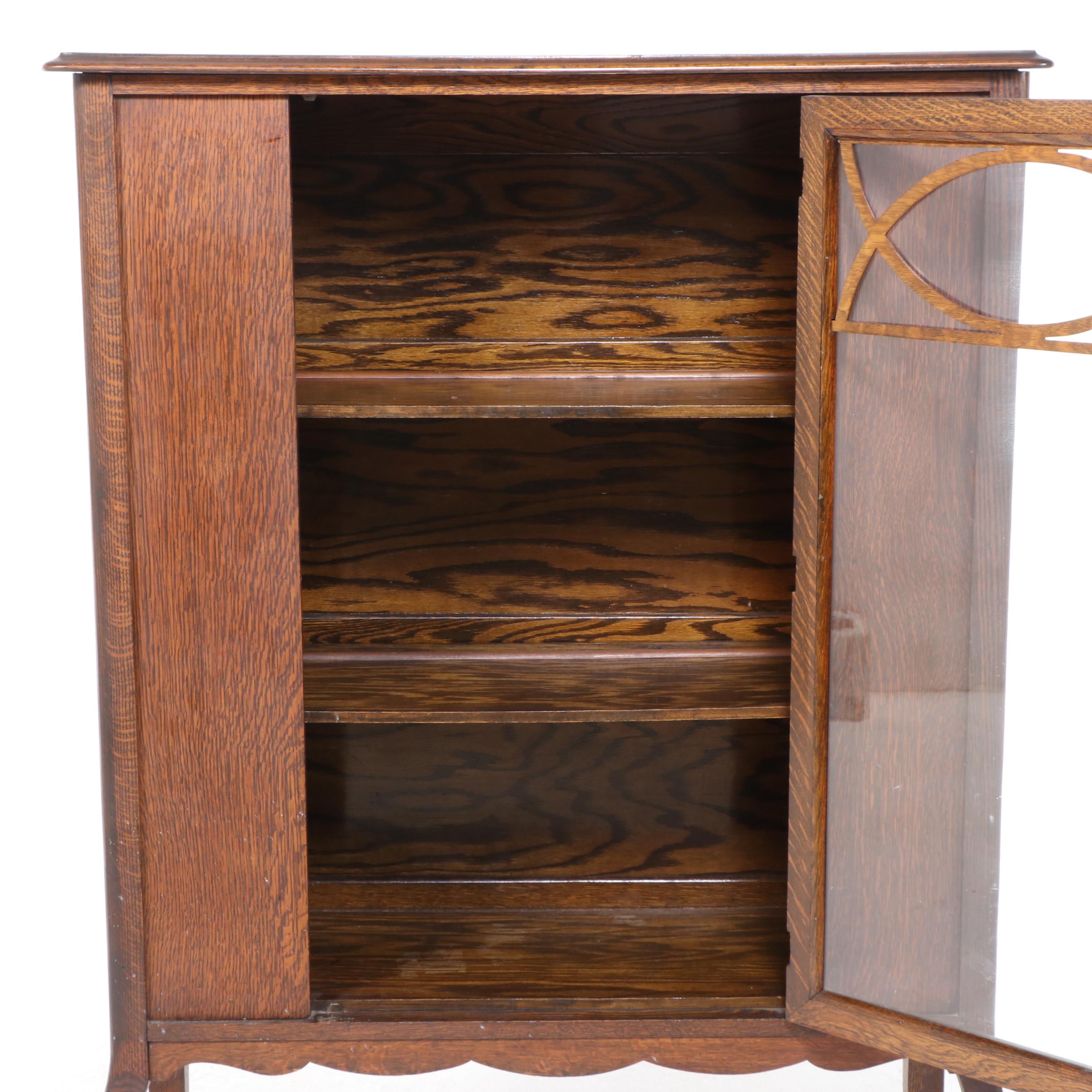 Queen Anne Style Oak and Glass China Cabinet, Early to Mid-20th Century