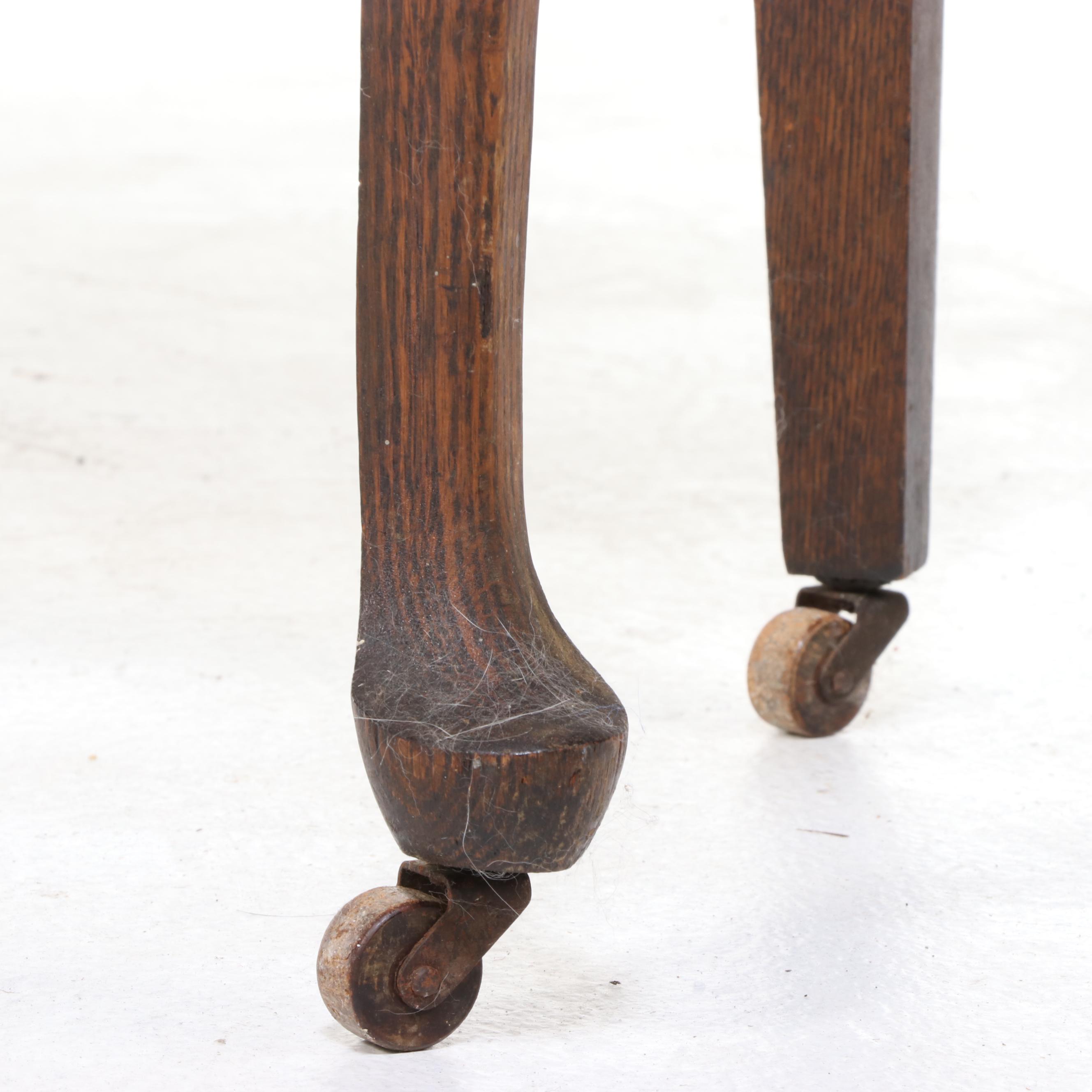 Queen Anne Style Oak and Glass China Cabinet, Early to Mid-20th Century