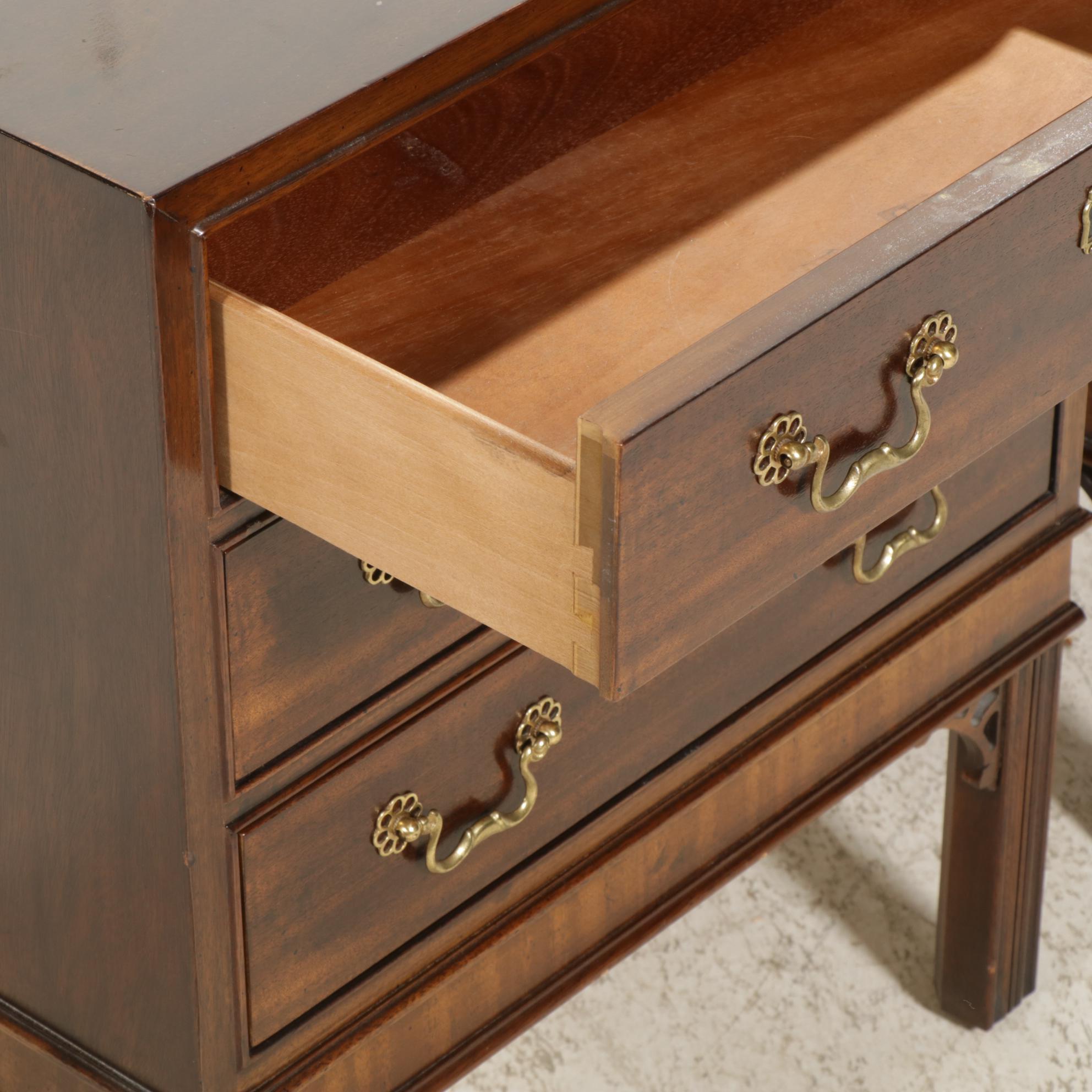 Pair of Henredon "Aston Court" Chippendale Style Mahogany Nightstands