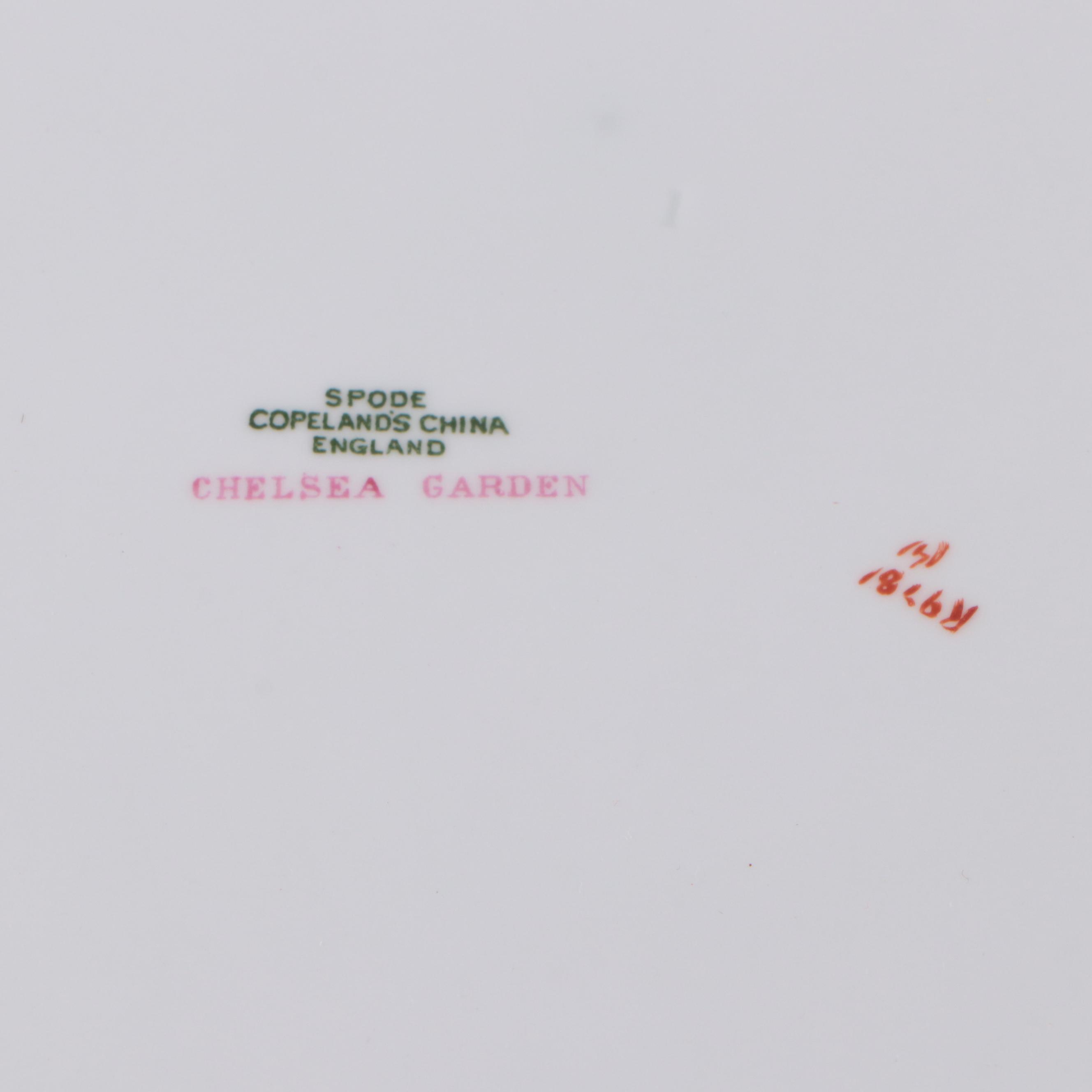 Spode "Chelsea Garden" Scalloped Mustard Trim Dinnerware, Mid to Late 20th C.