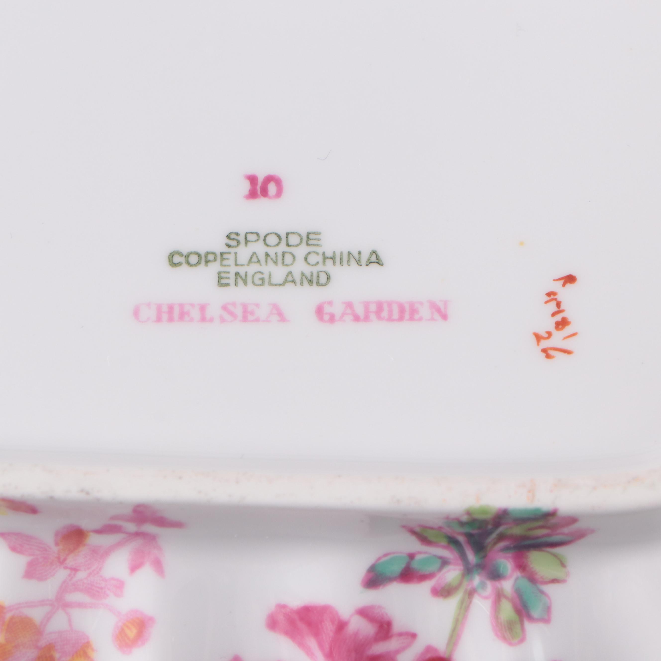 Spode "Chelsea Garden" Scalloped Mustard Trim Dinnerware, Mid to Late 20th C.