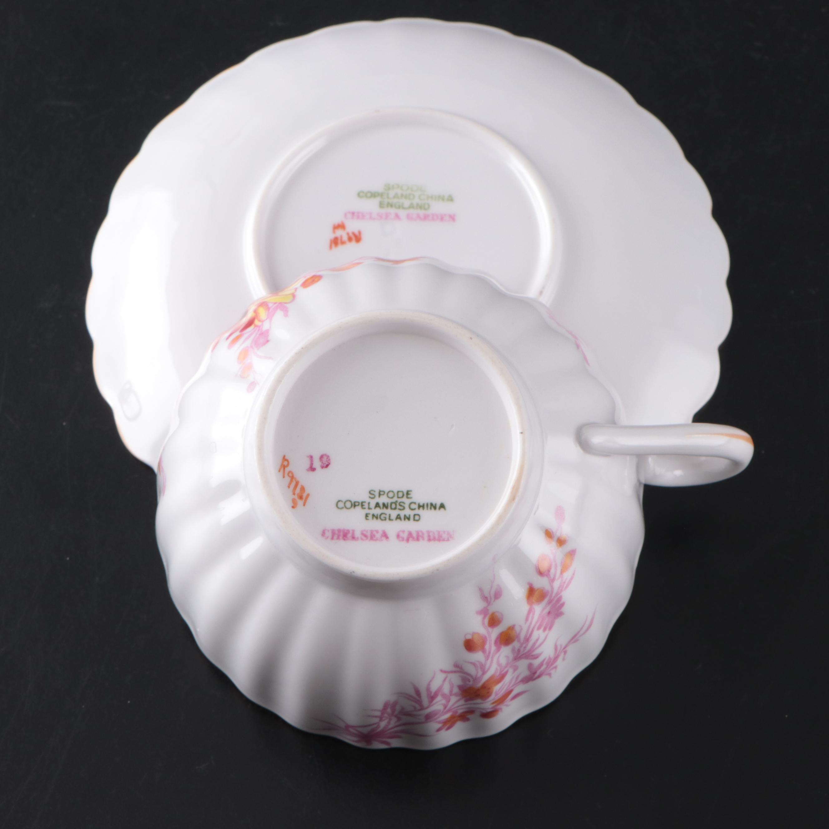 Spode "Chelsea Garden" Scalloped Mustard Trim Dinnerware, Mid to Late 20th C.