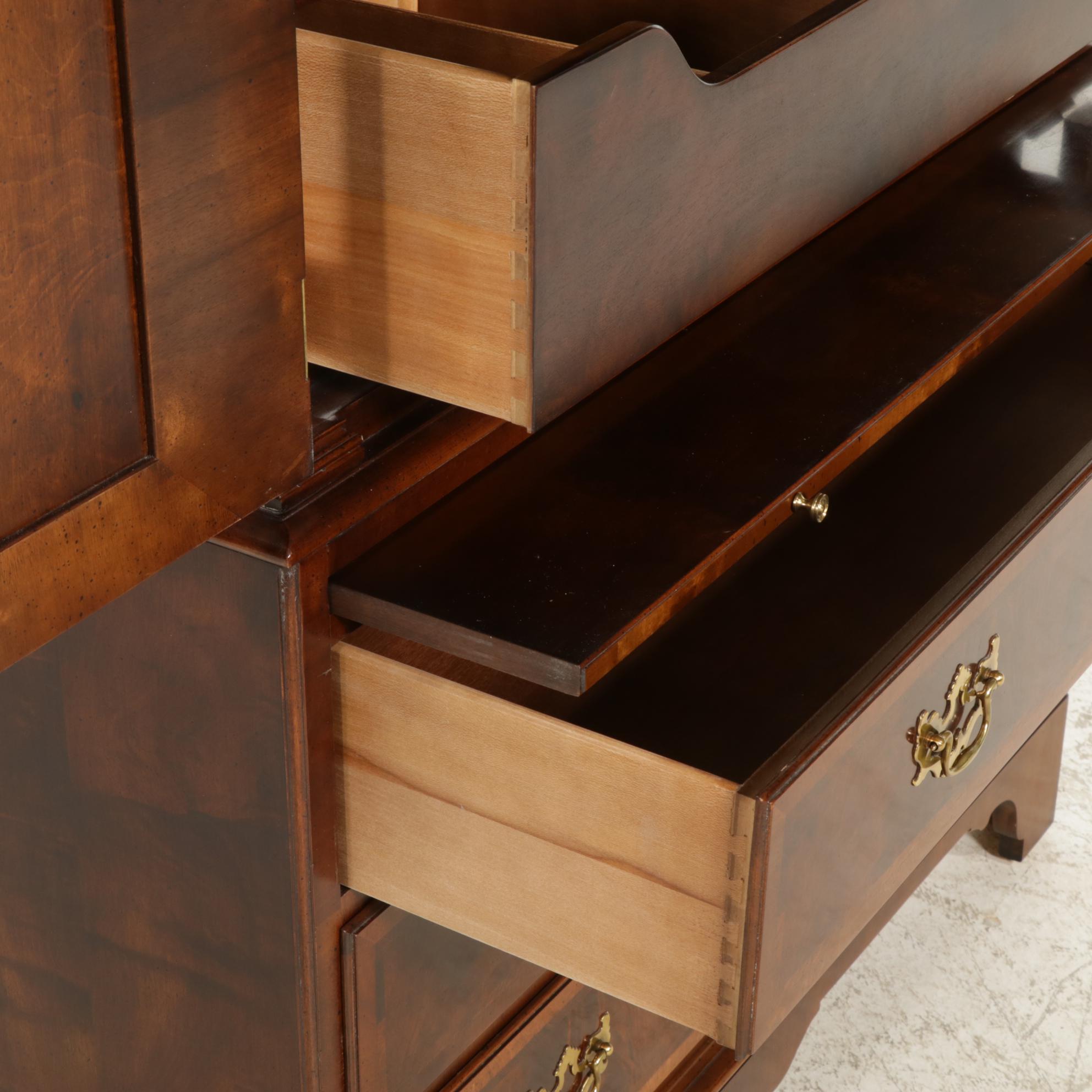 Henredon Georgian Style Flame Mahogany Linen Press, Late 20th Century