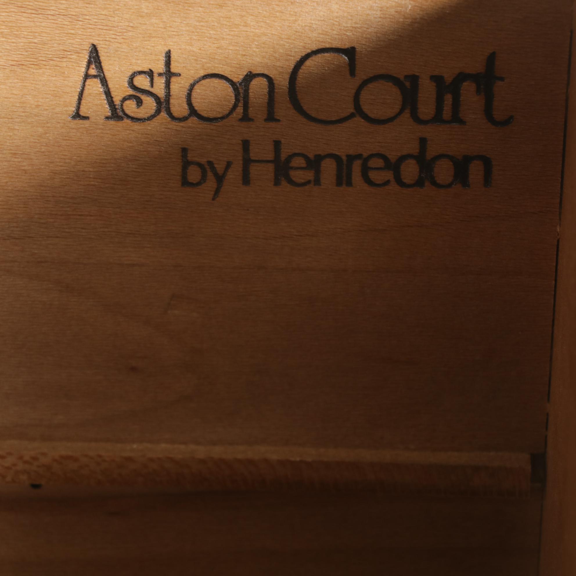 Henredon Georgian Style Flame Mahogany Linen Press, Late 20th Century