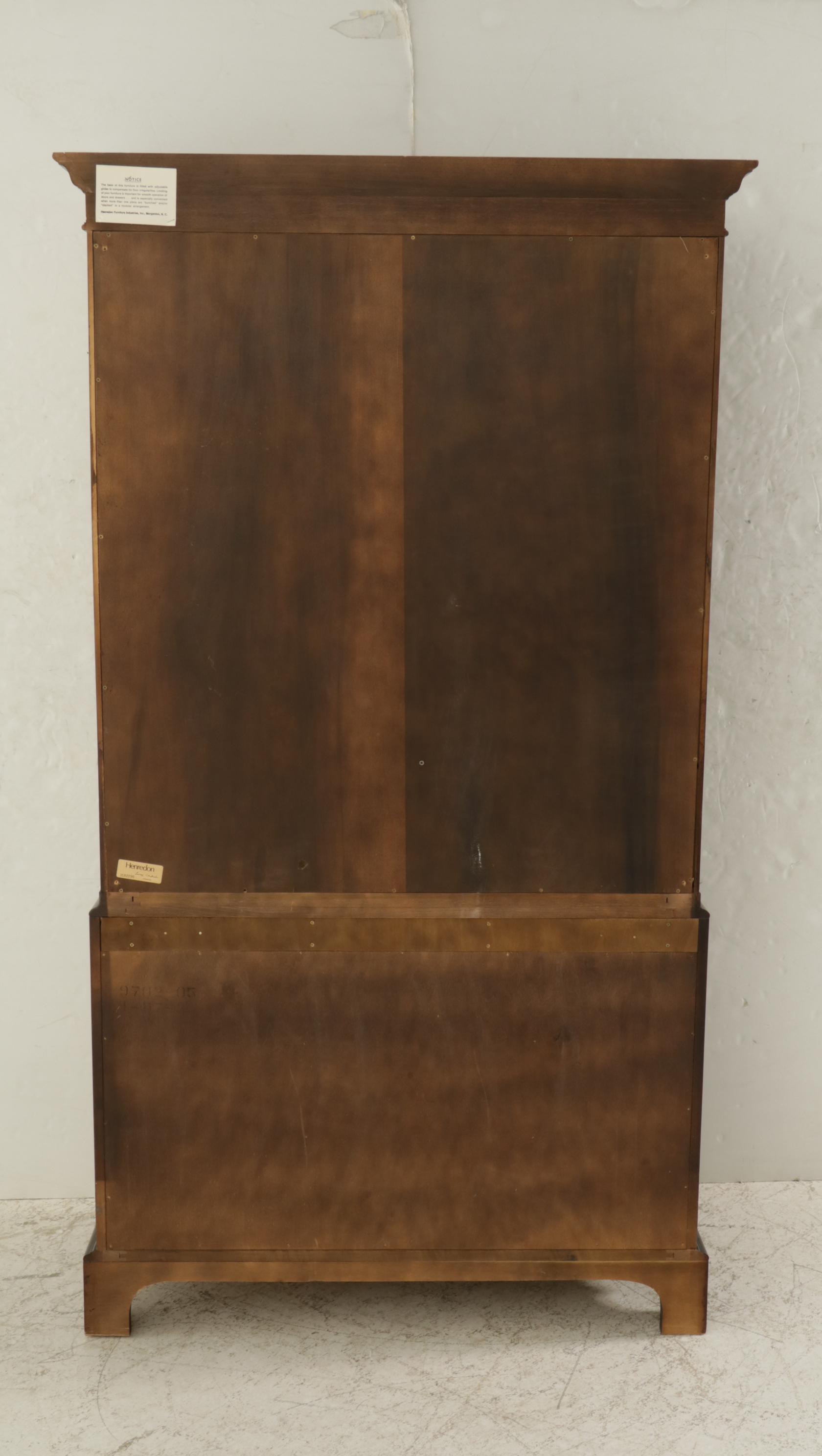 Henredon Georgian Style Flame Mahogany Linen Press, Late 20th Century