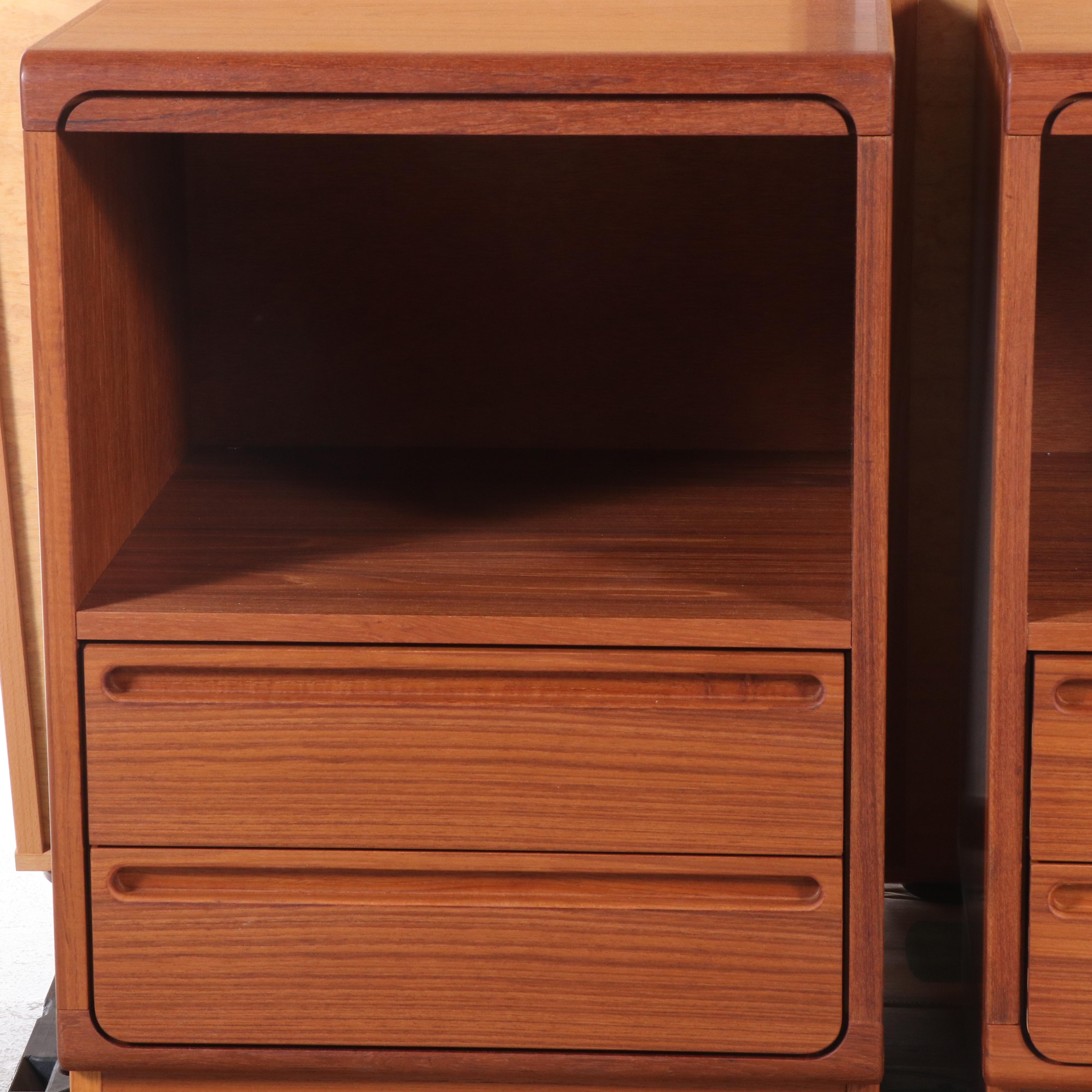 Torring Danish Modern Teak Queen Platform Bed Frame with Nightstands