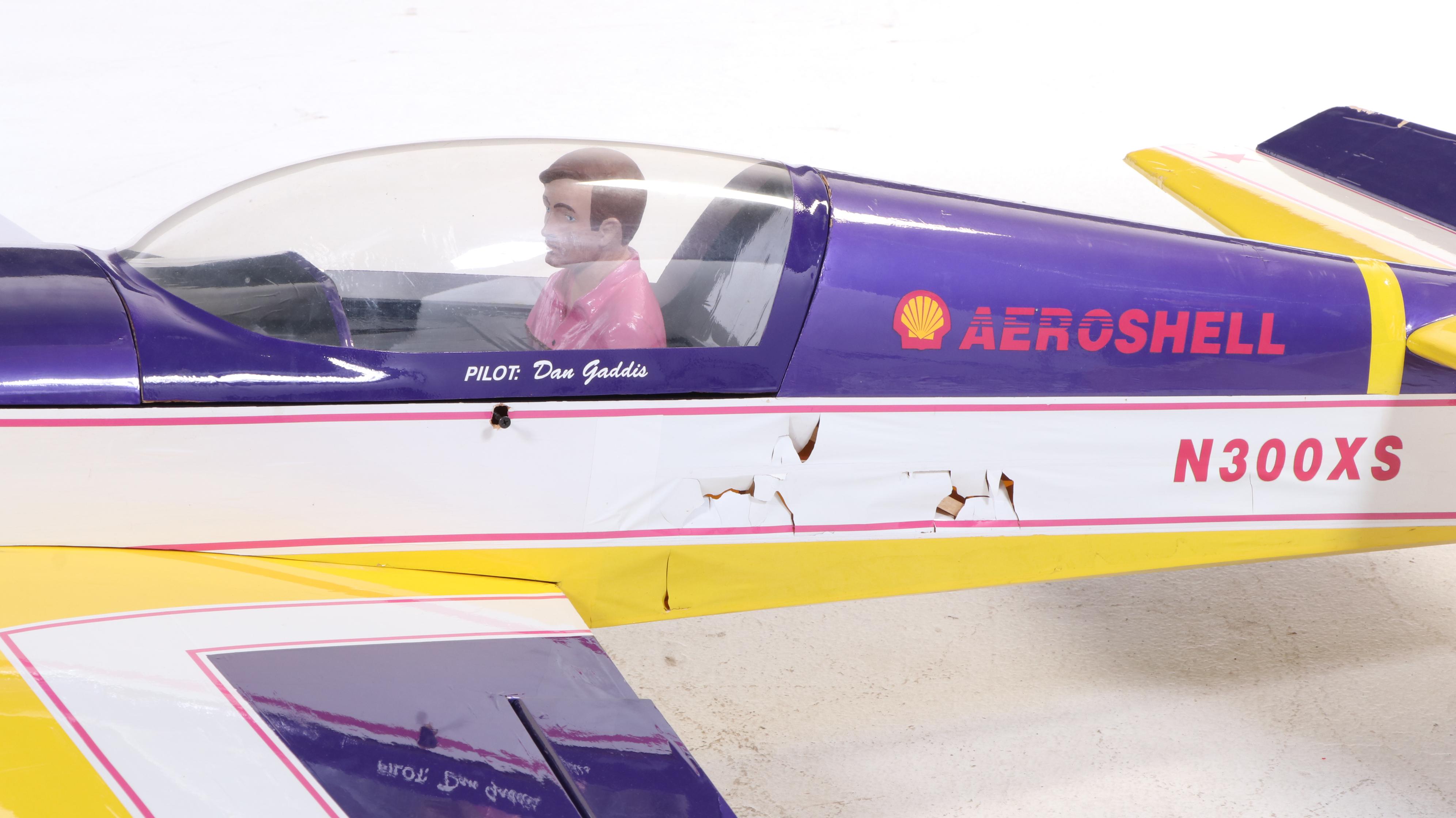 Carden Aircraft Scale Model "Extra 300S" Remote Control Model Airplane