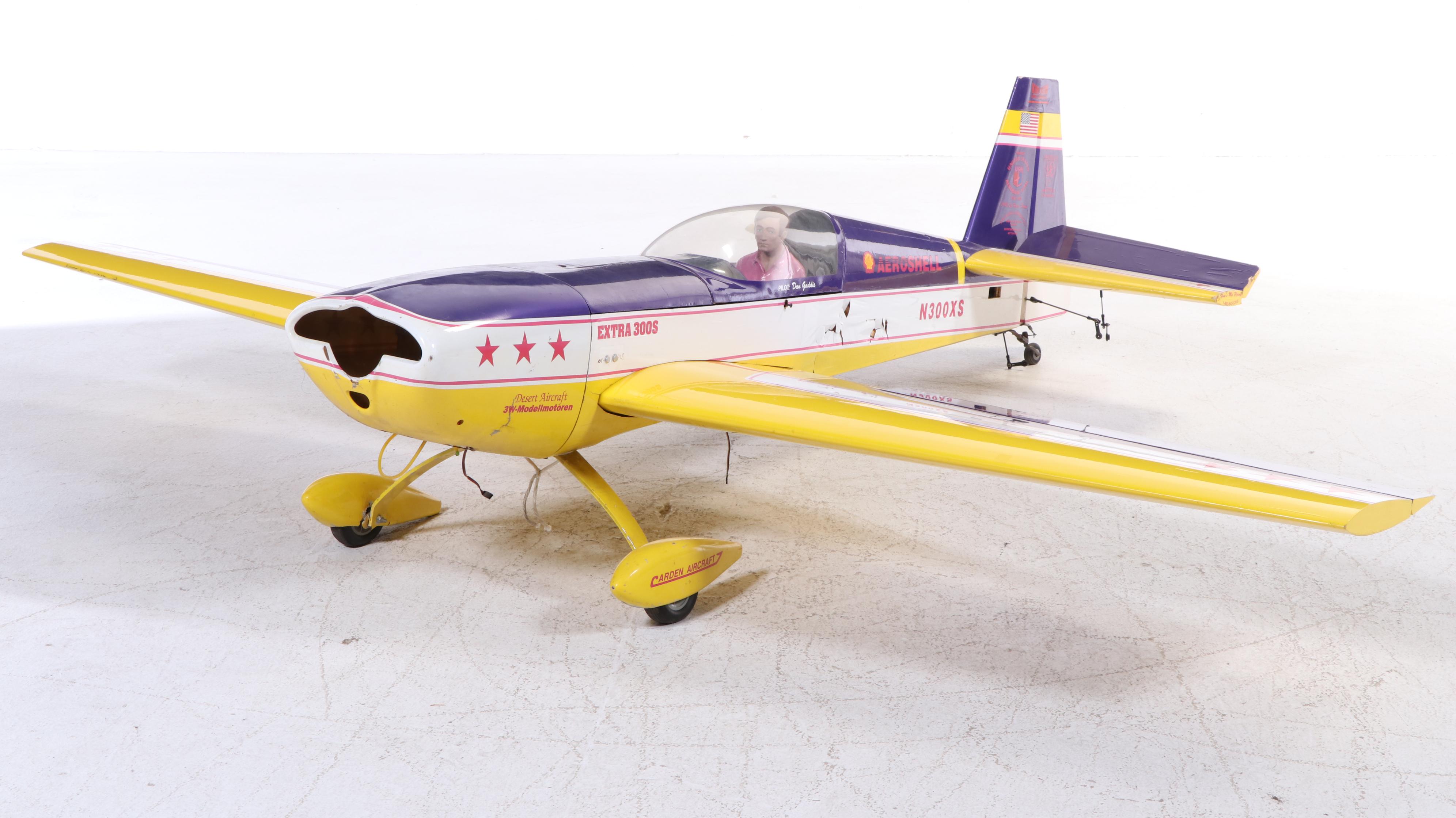 Carden Aircraft Scale Model "Extra 300S" Remote Control Model Airplane