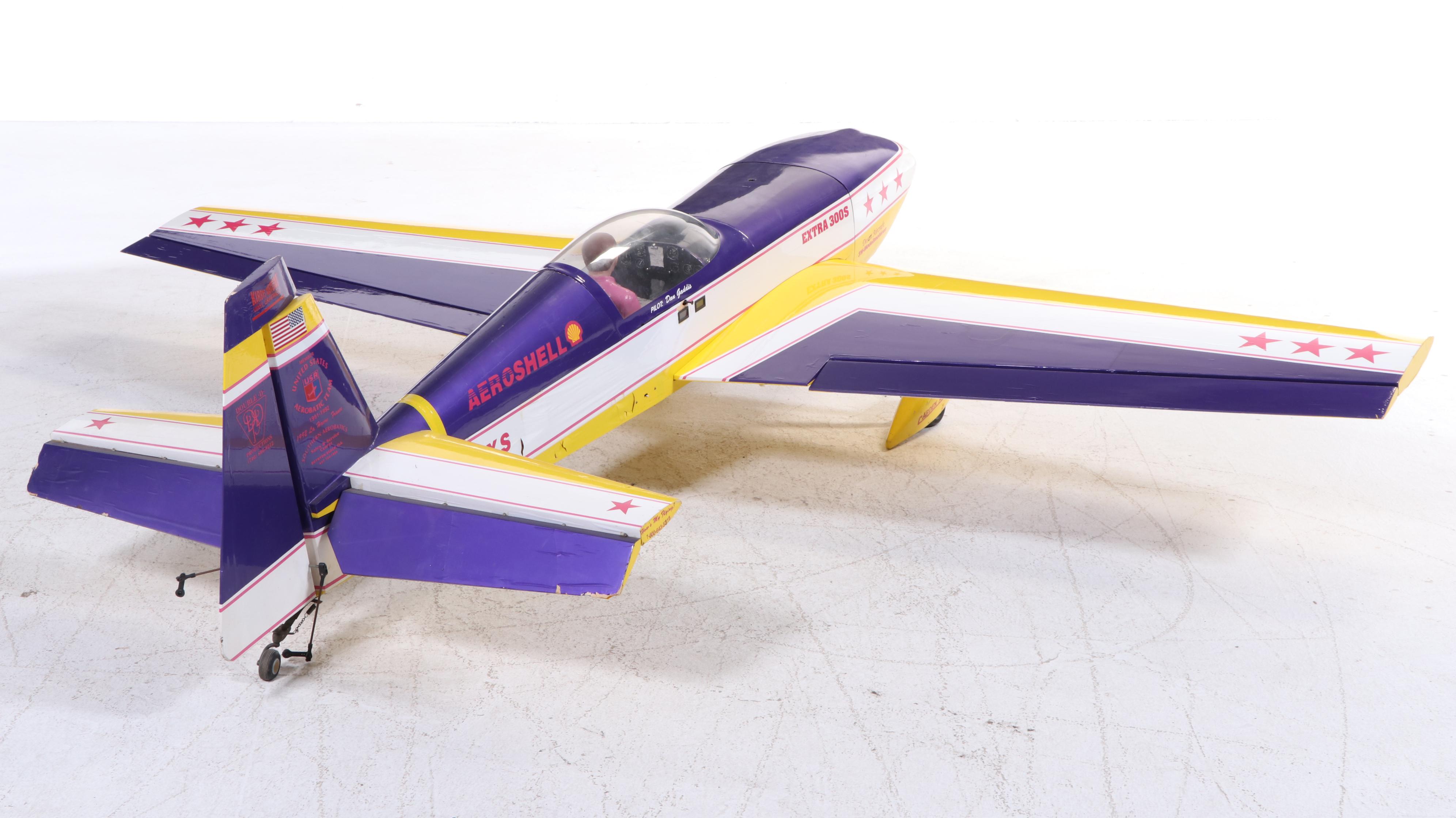 Carden Aircraft Scale Model "Extra 300S" Remote Control Model Airplane