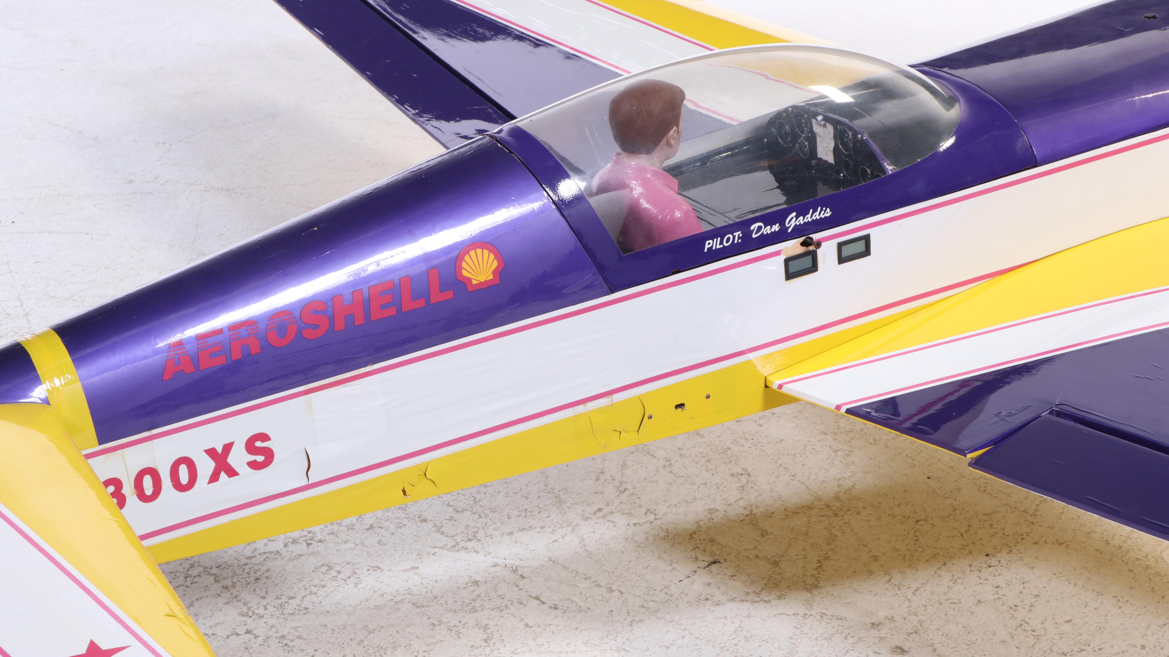 Carden Aircraft Scale Model "Extra 300S" Remote Control Model Airplane