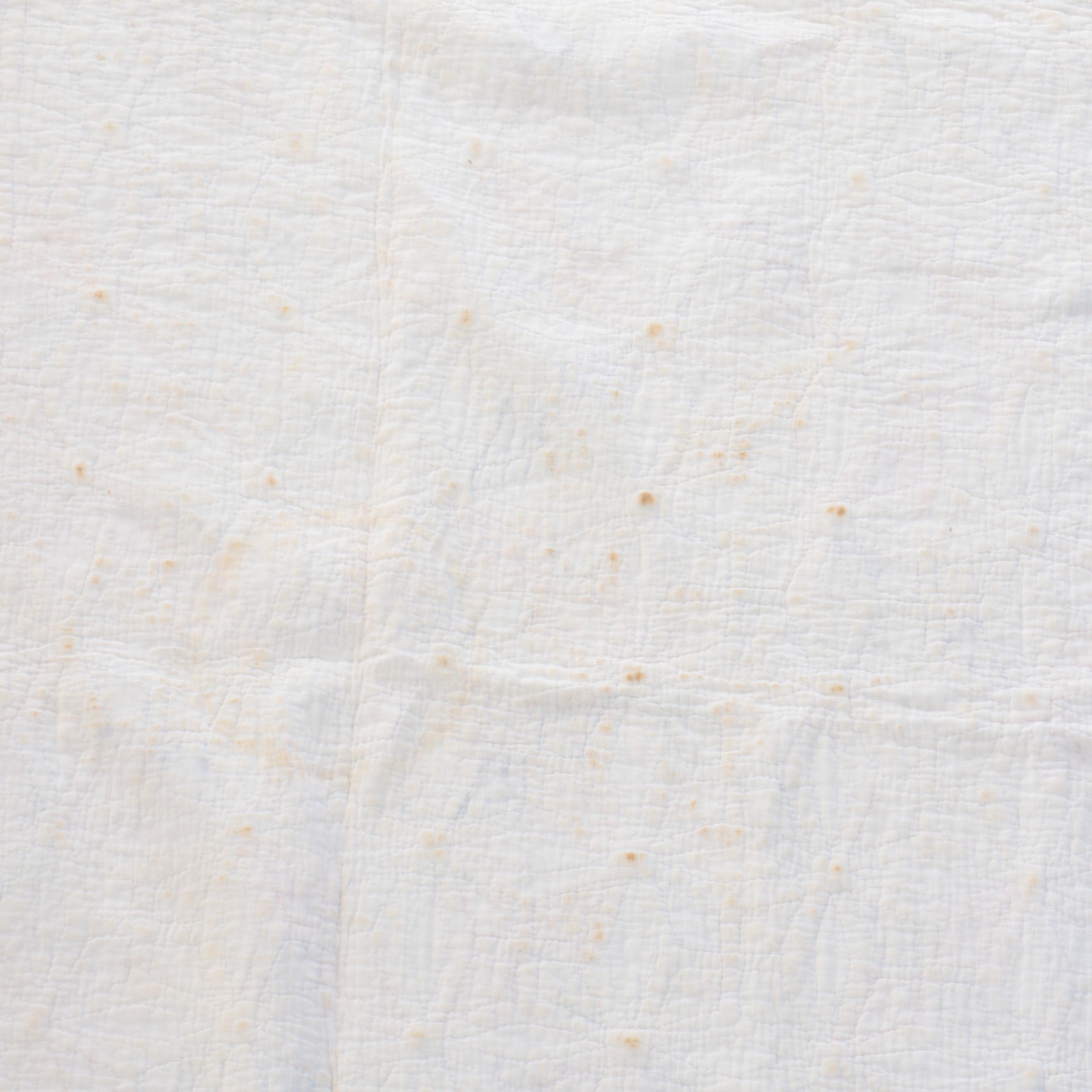 Handmade "Friendship Star" Patterned Cotton Quilt with Scalloped Edge