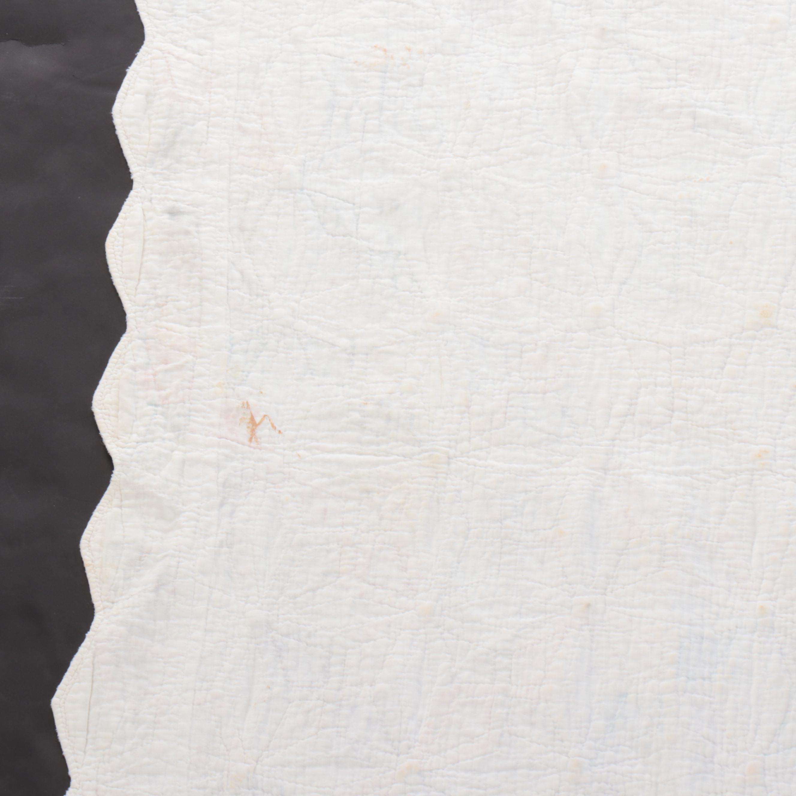 Handmade "Friendship Star" Patterned Cotton Quilt with Scalloped Edge