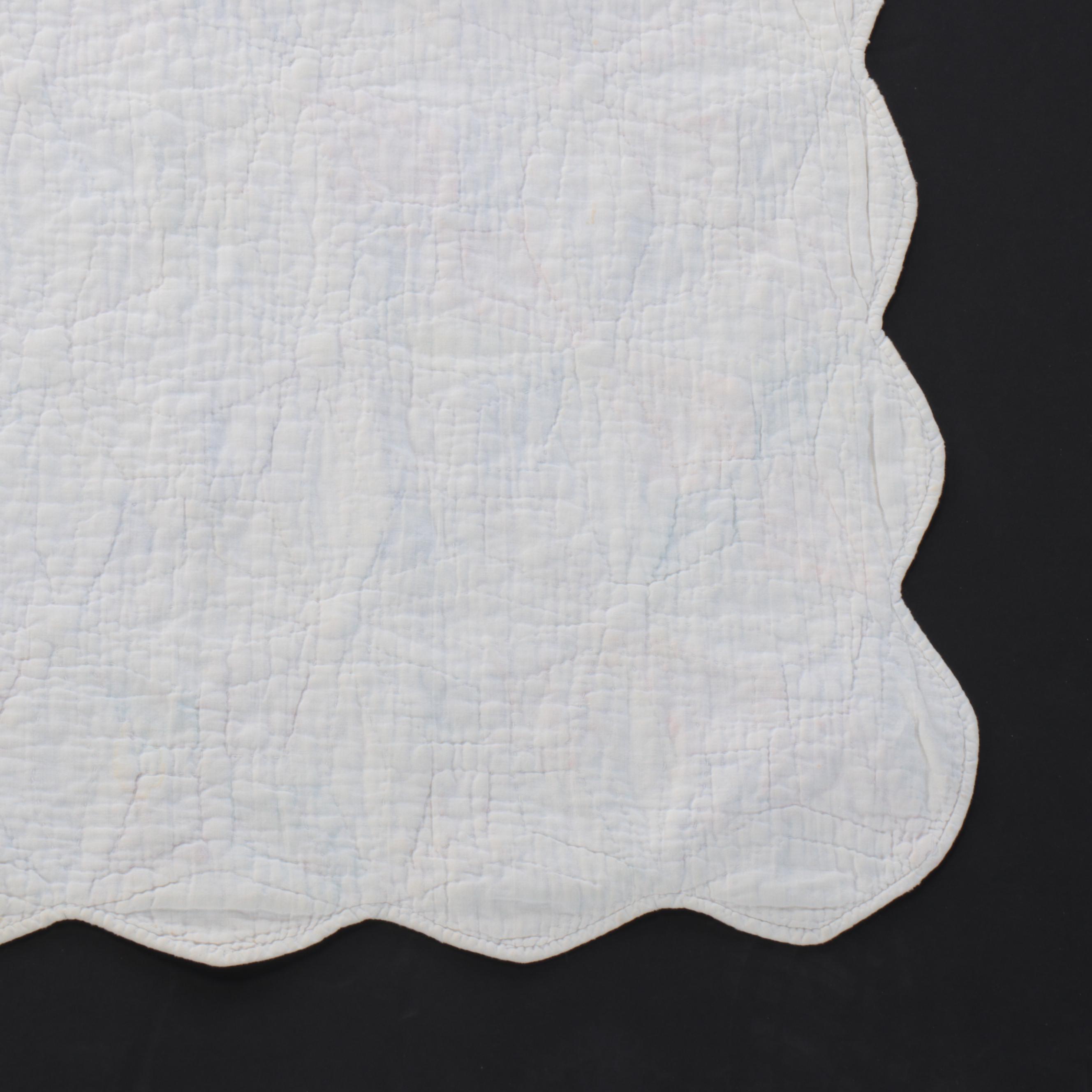 Handmade "Friendship Star" Patterned Cotton Quilt with Scalloped Edge