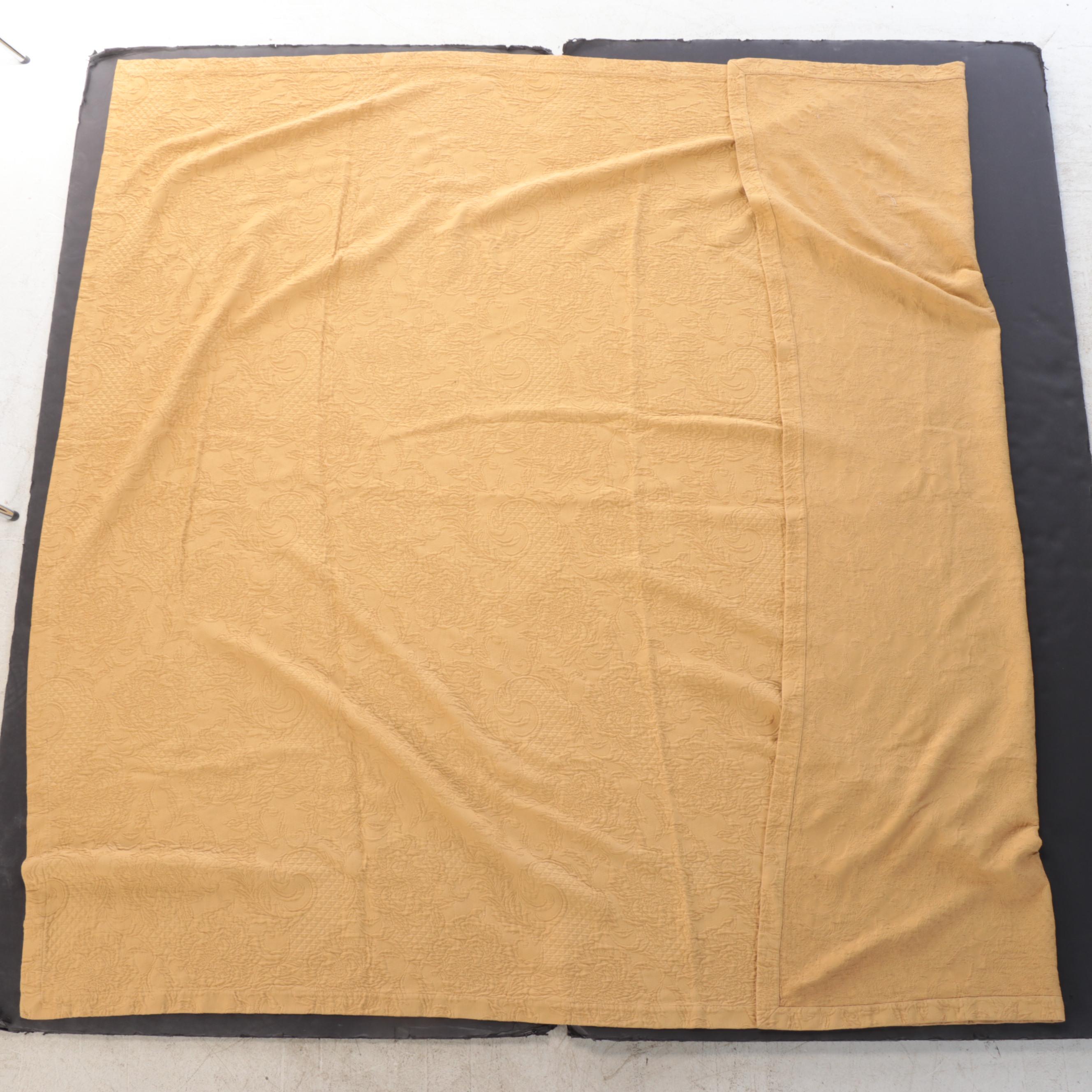 Ralph Lauren Full/Queen Size Comforter and Frontgate King Size Cotton Quilt