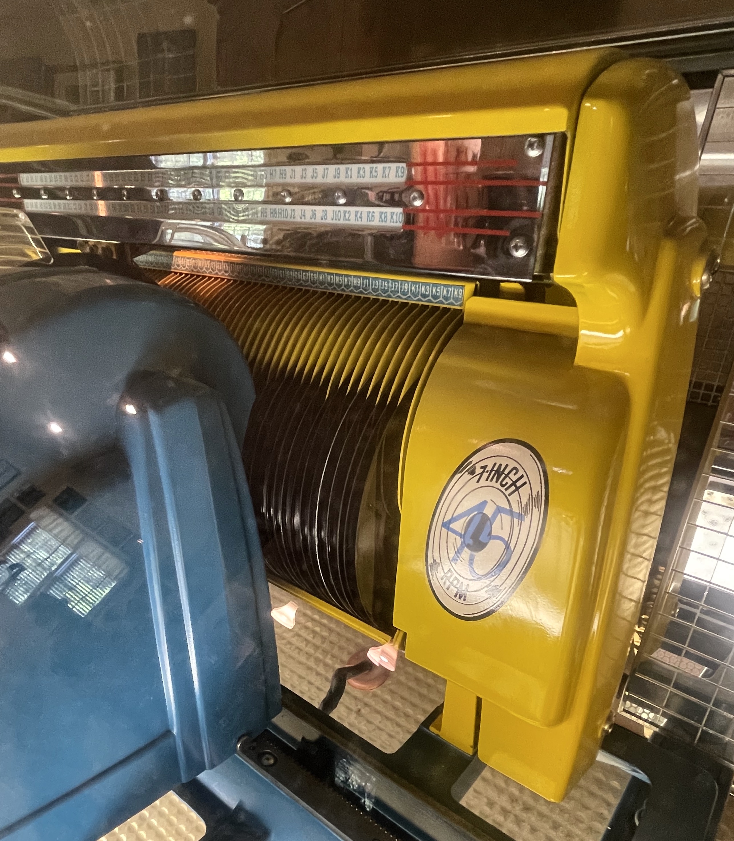 Seeburg Select-O-Matic Jukebox with 100 A-Side Oldies Songs, 1952
