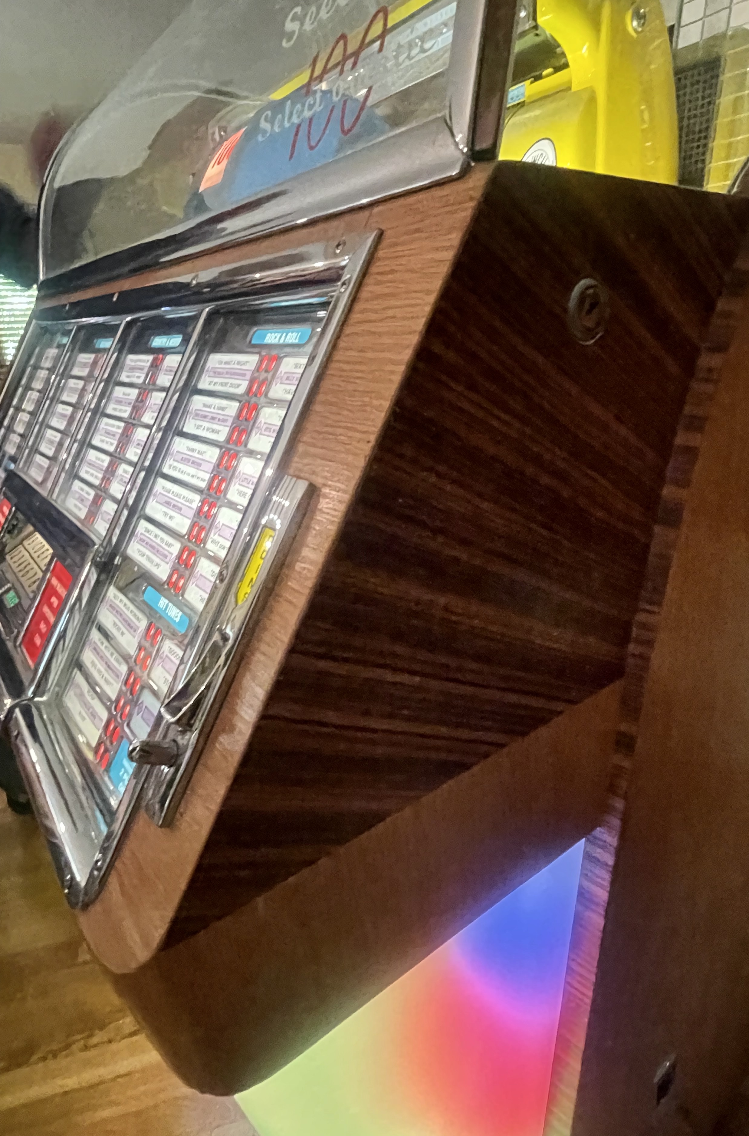 Seeburg Select-O-Matic Jukebox with 100 A-Side Oldies Songs, 1952