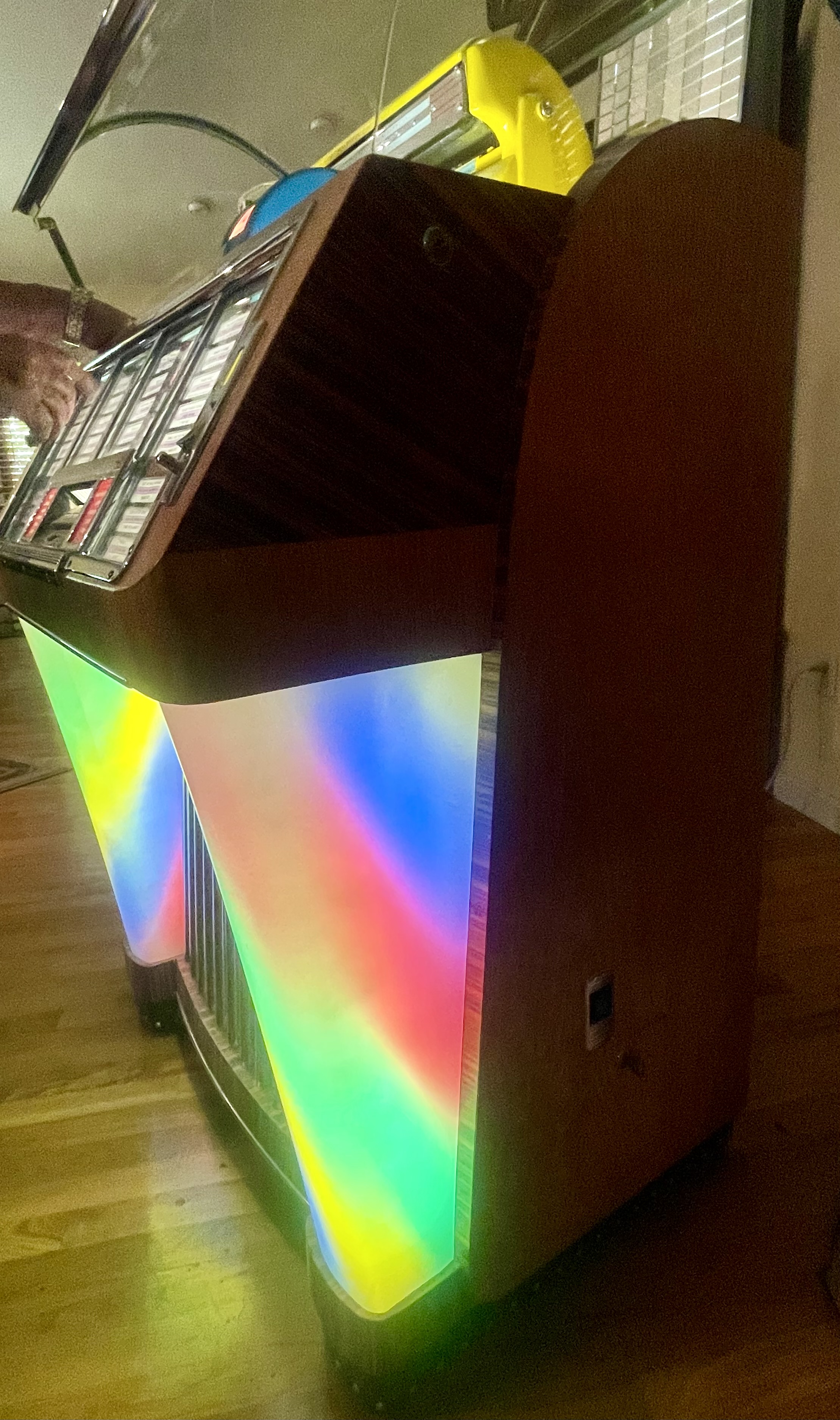 Seeburg Select-O-Matic Jukebox with 100 A-Side Oldies Songs, 1952