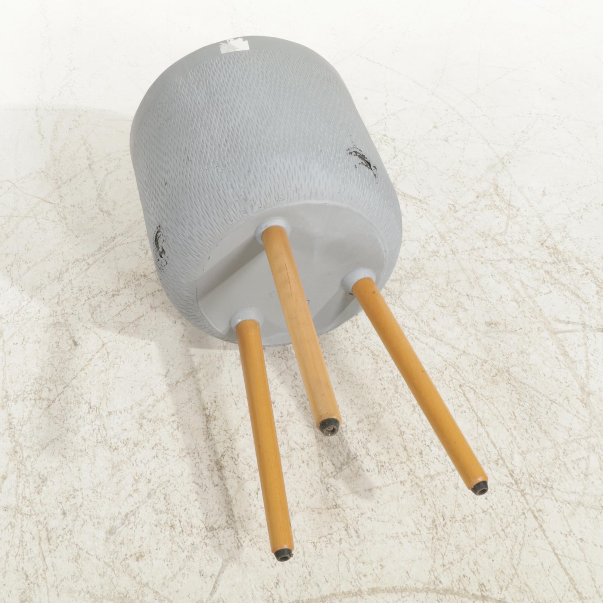 Fibre Clay Pottery Cast Planter with Wood Legs