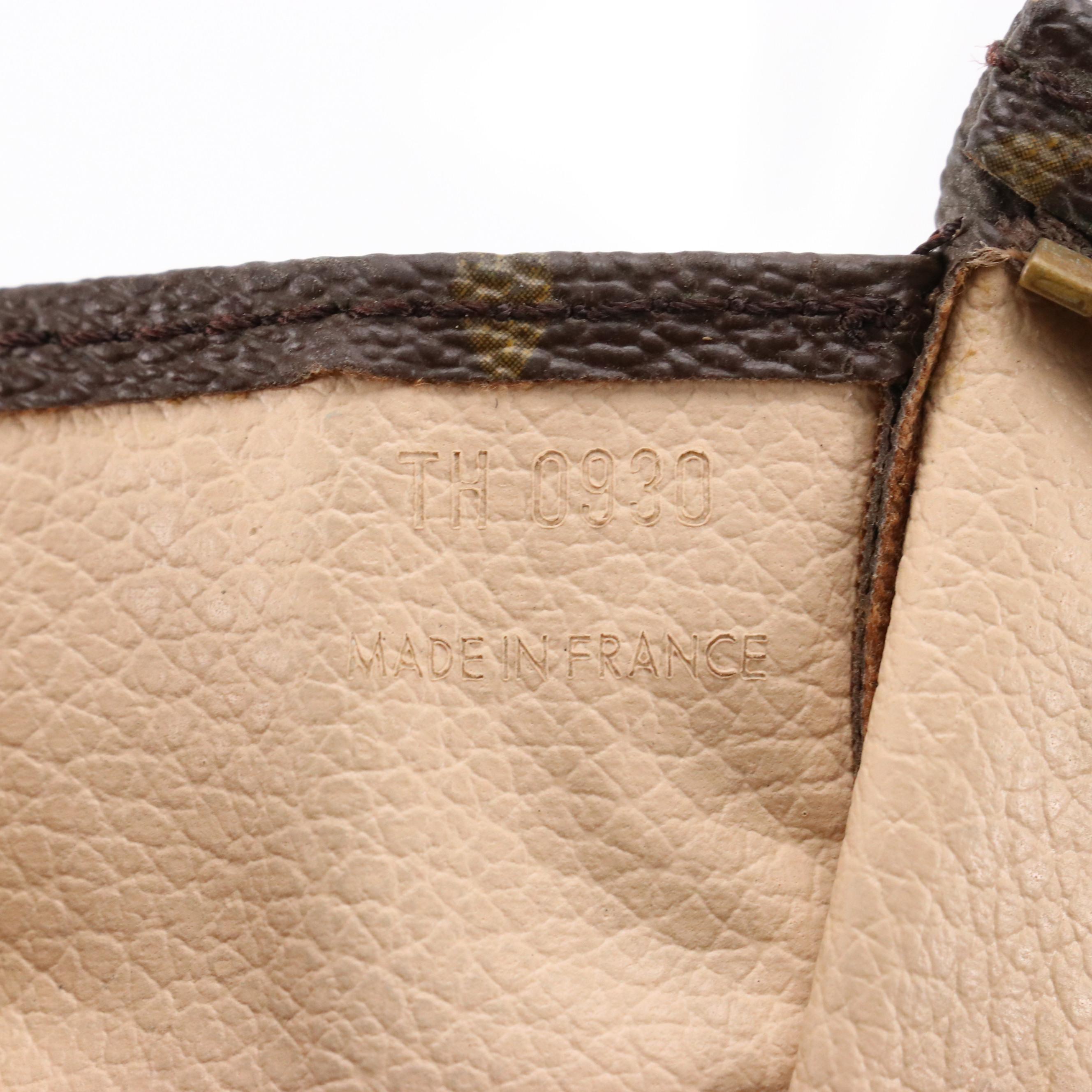 Louis Vuitton Zip Pouch in Monogram Canvas