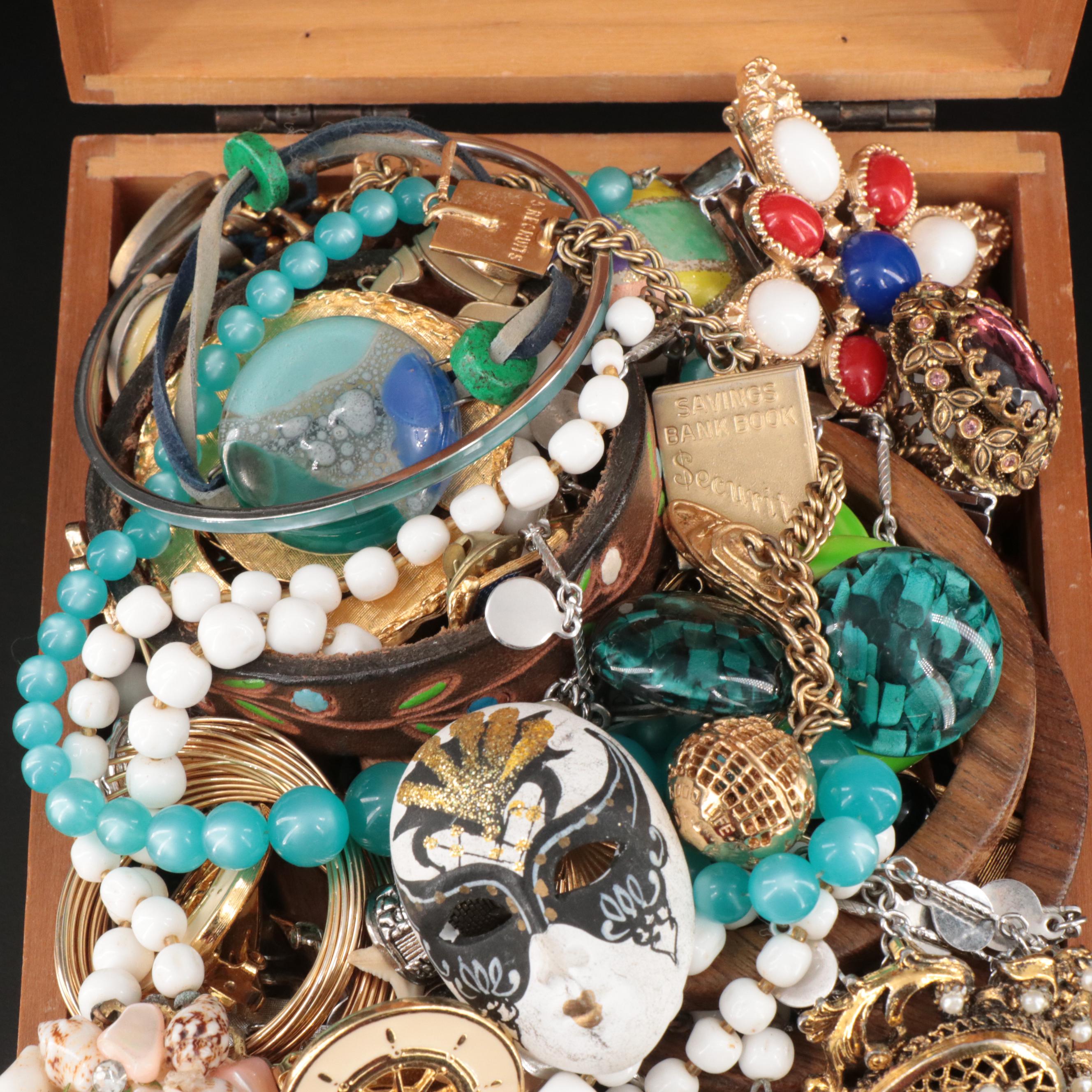 Uncommon Discoveries: Jewelry Collection