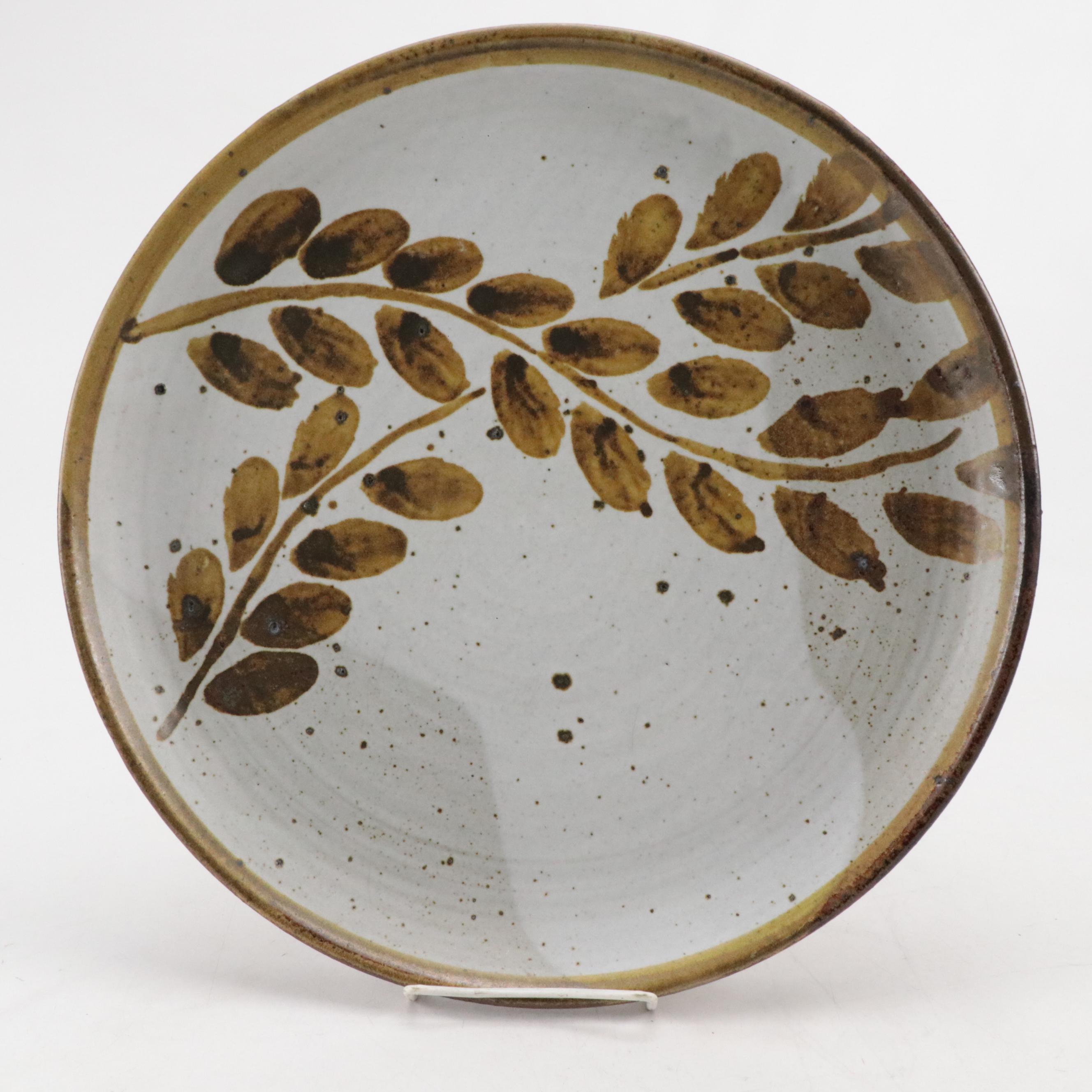 Peggy Ahlgren Olive and White Leafy Vine Motif Art Pottery Stoneware Plate