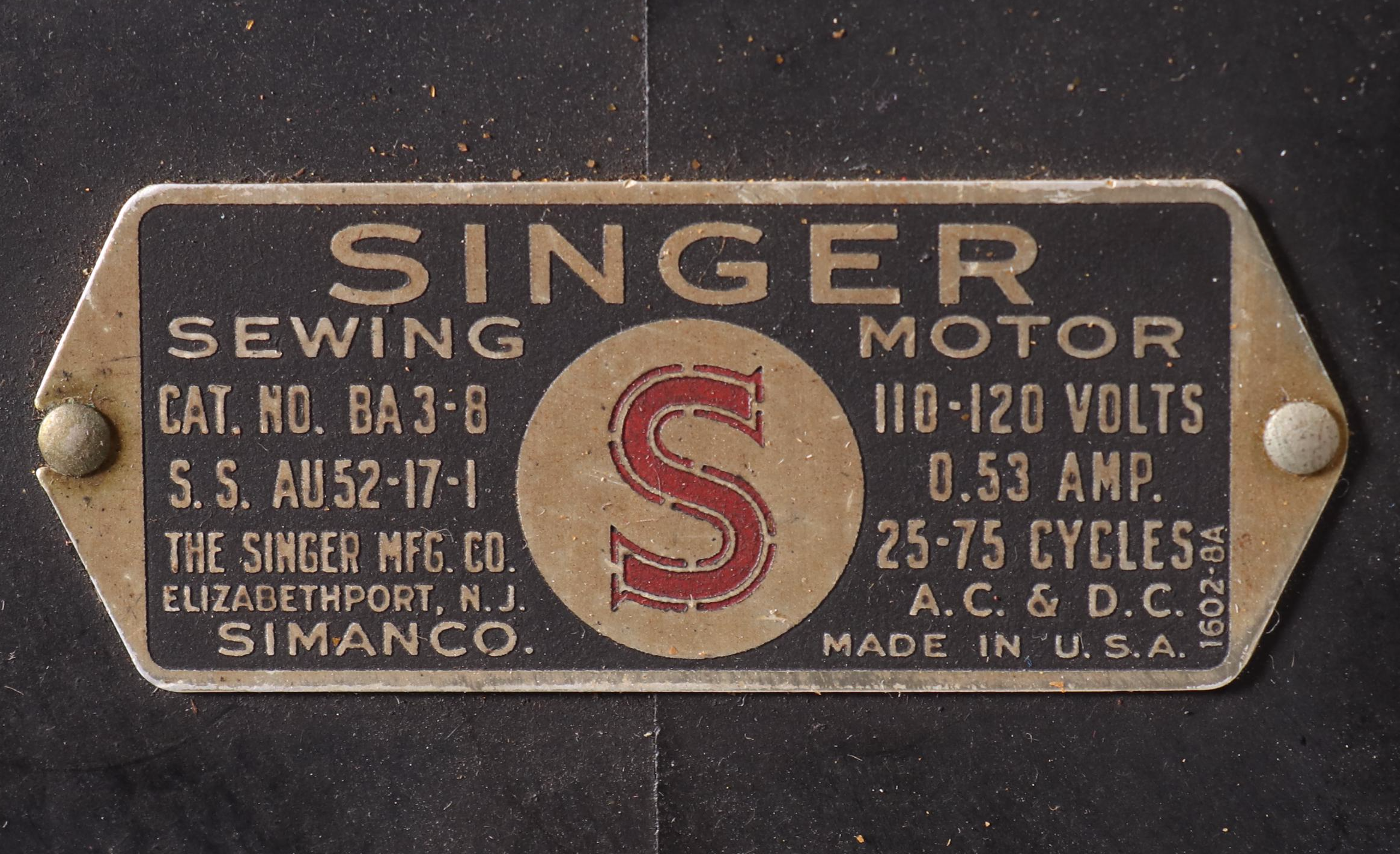 The Singer Manufacturing Co. Sewing Machine in Walnut Cabinet, Mid-20th Century