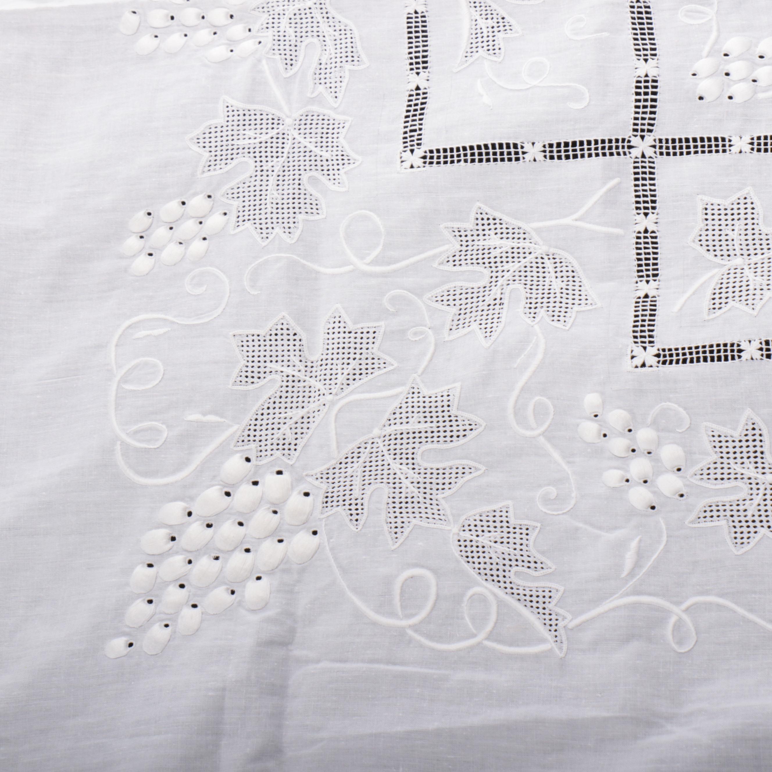 English Ivy Embroidered Linen Tablecloths and Napkins