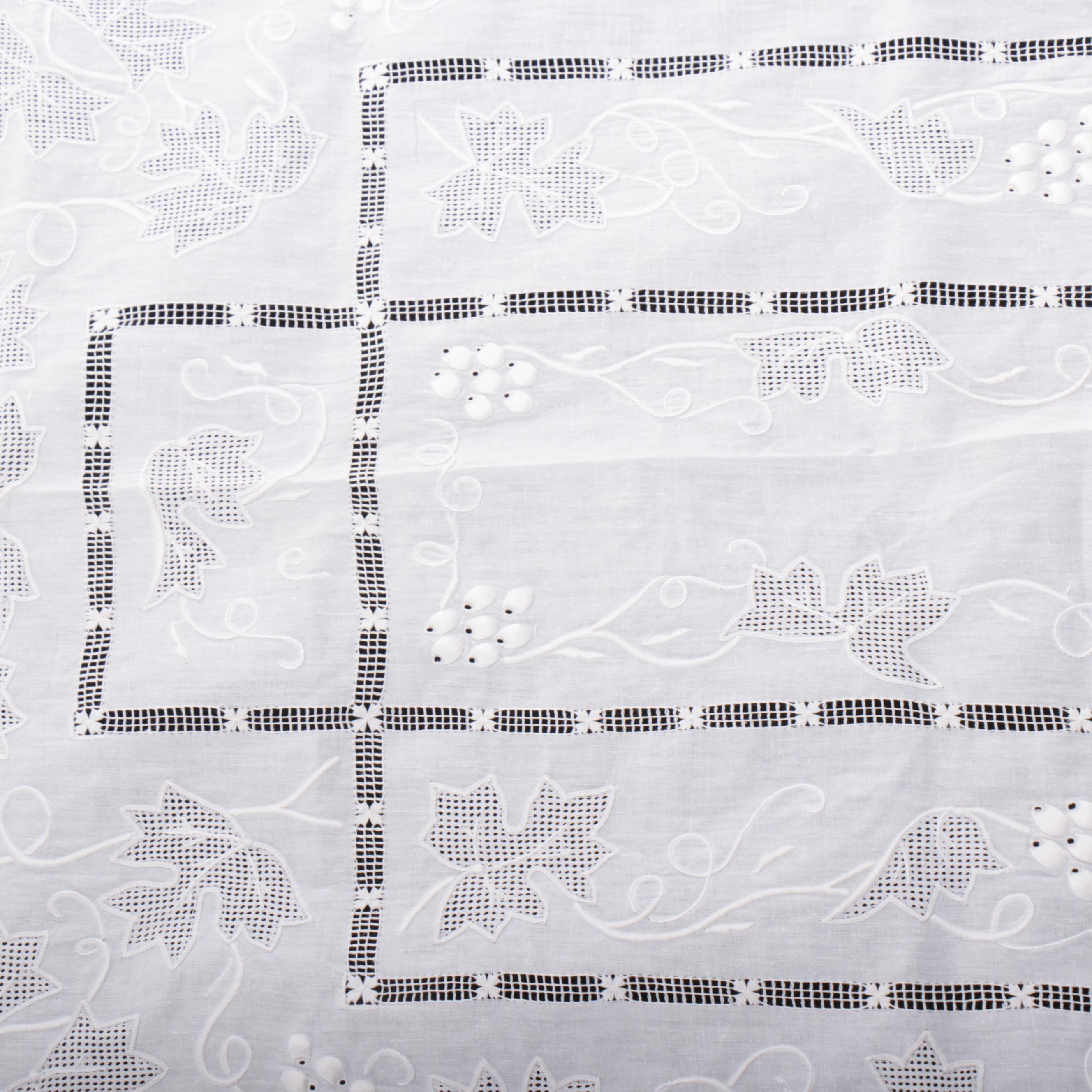 English Ivy Embroidered Linen Tablecloths and Napkins