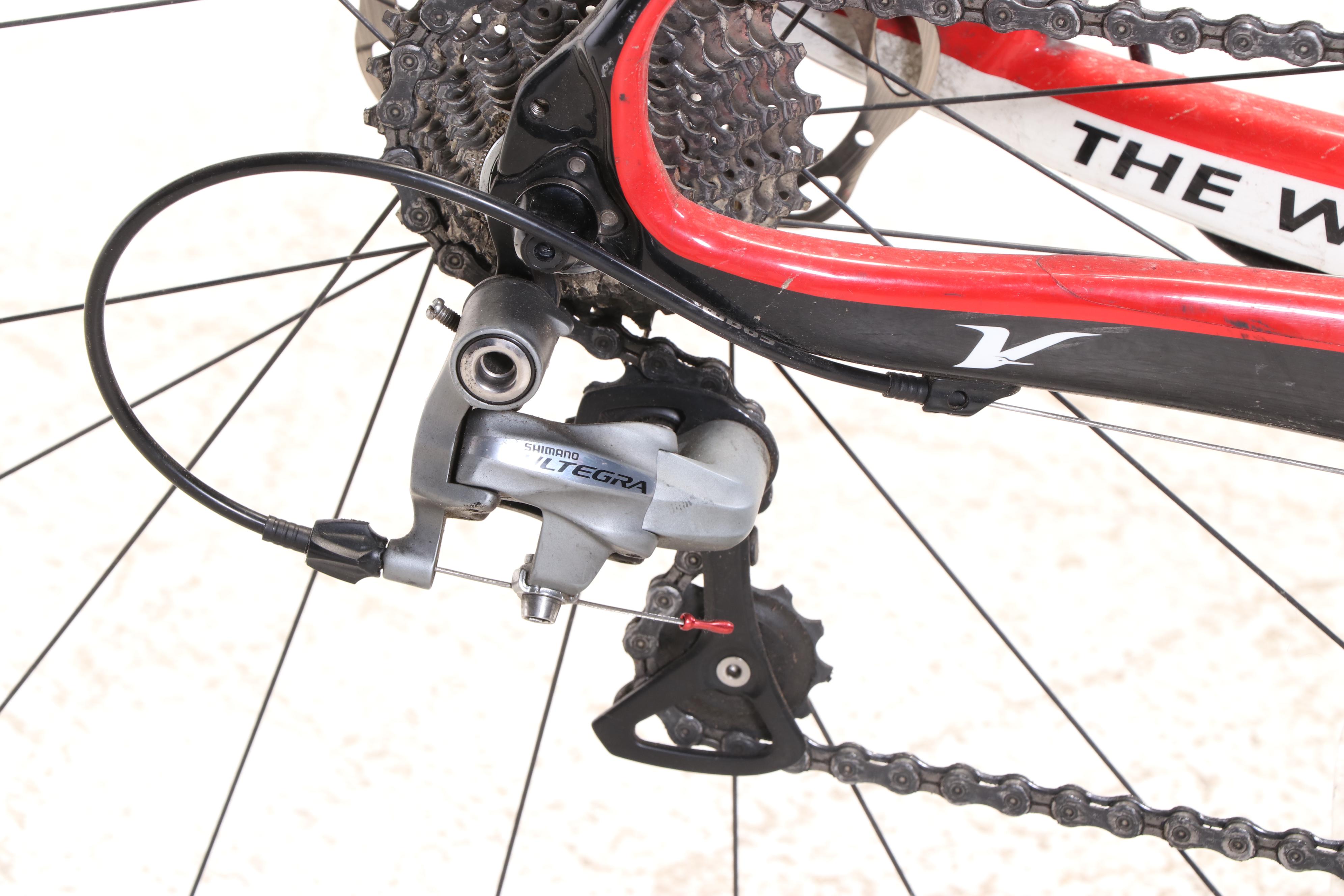 Volagi Liscio Road Bike with Disc Brakes and Cat Eye Strada Wireless Head Unit