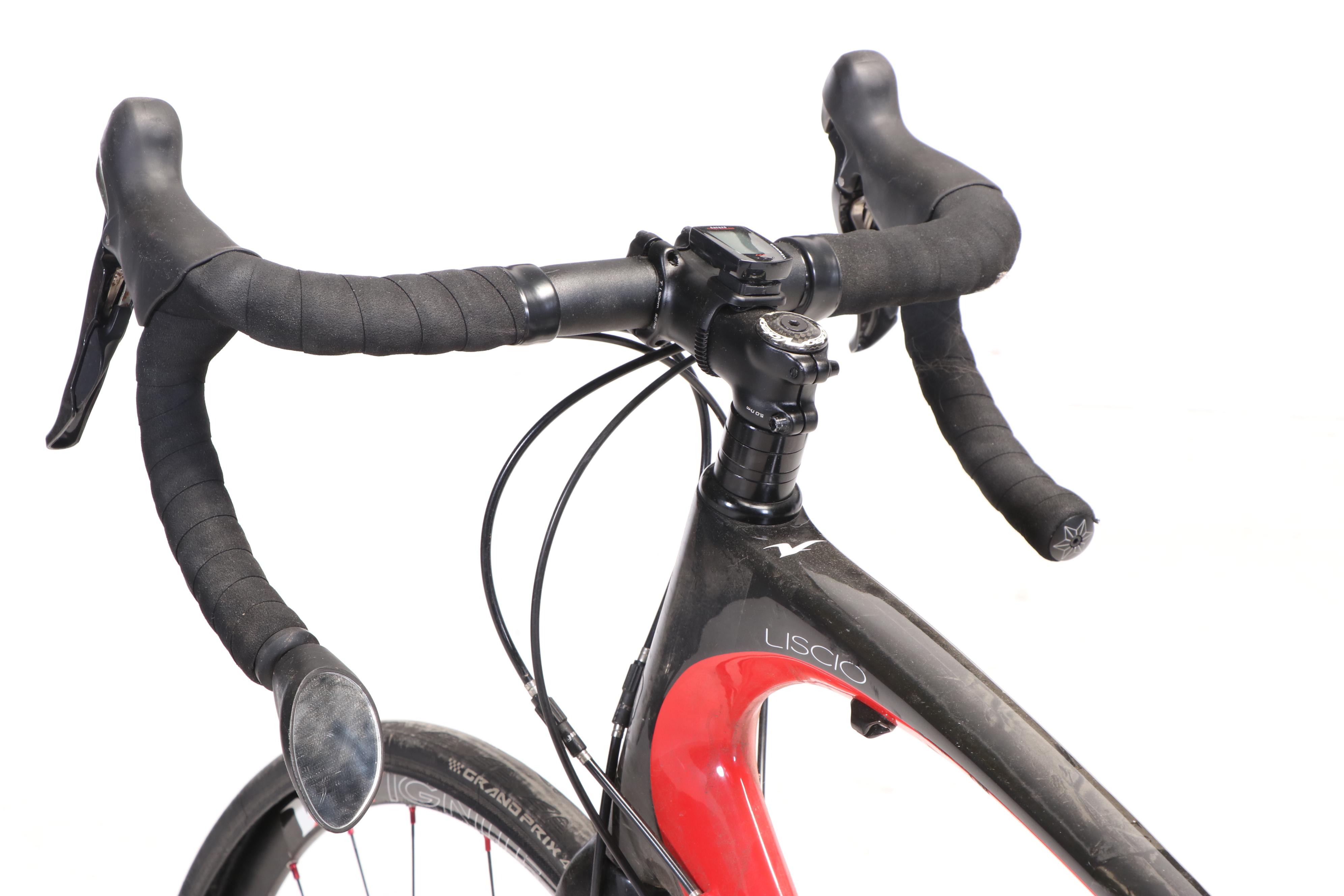 Volagi Liscio Road Bike with Disc Brakes and Cat Eye Strada Wireless Head Unit