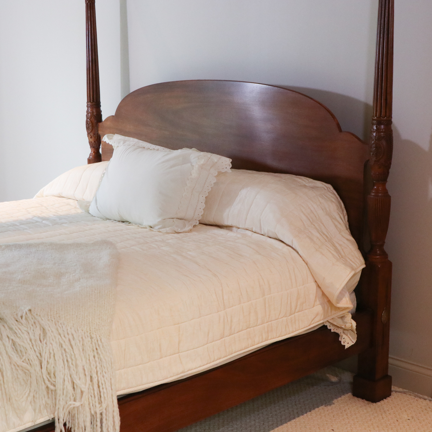 Henredon Natchez Collection Mahogany King Size Canopy Bed